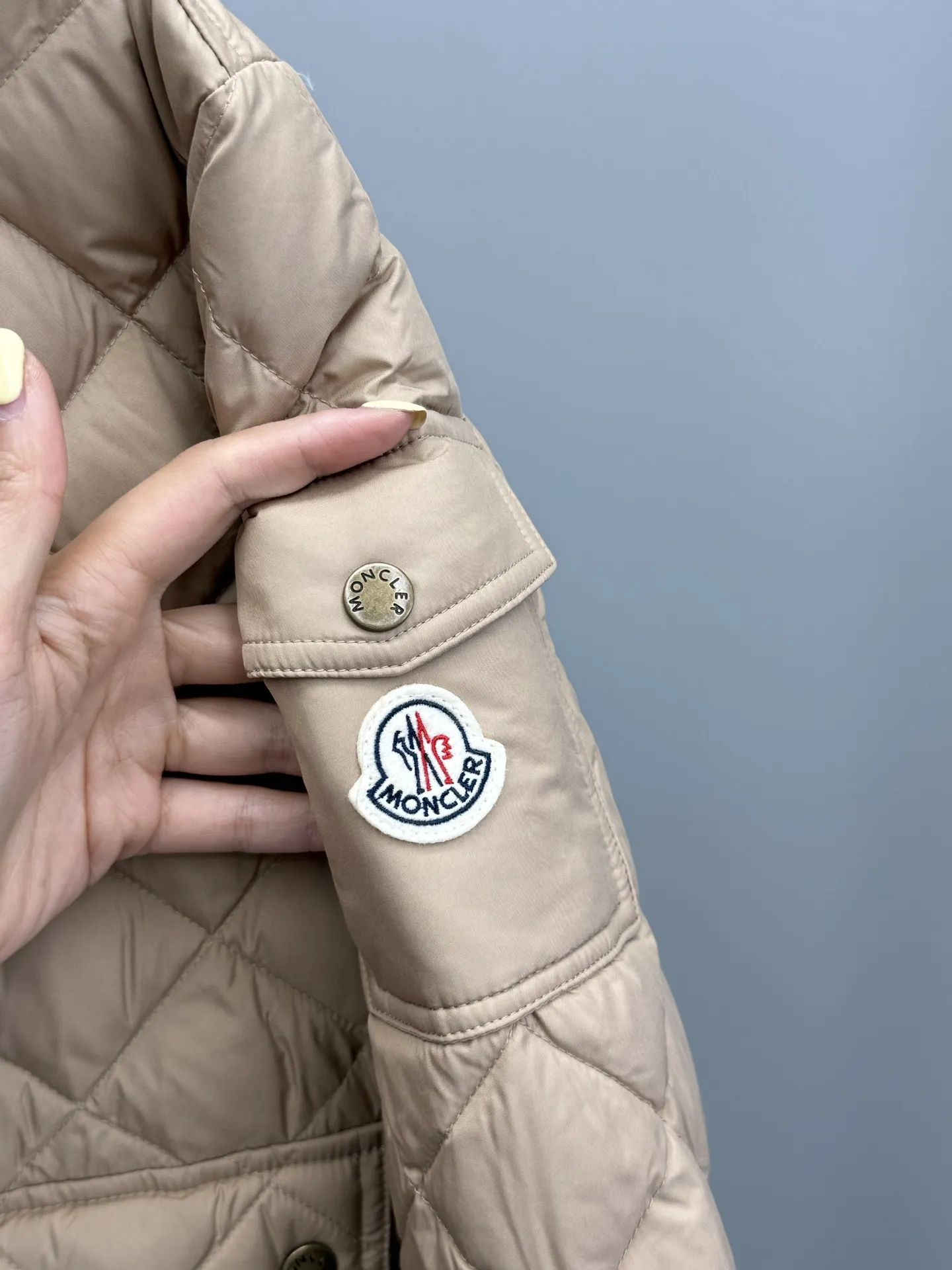 Moncler ダウンジャケット ベージュ 菱形キルティング - 画像 (5)