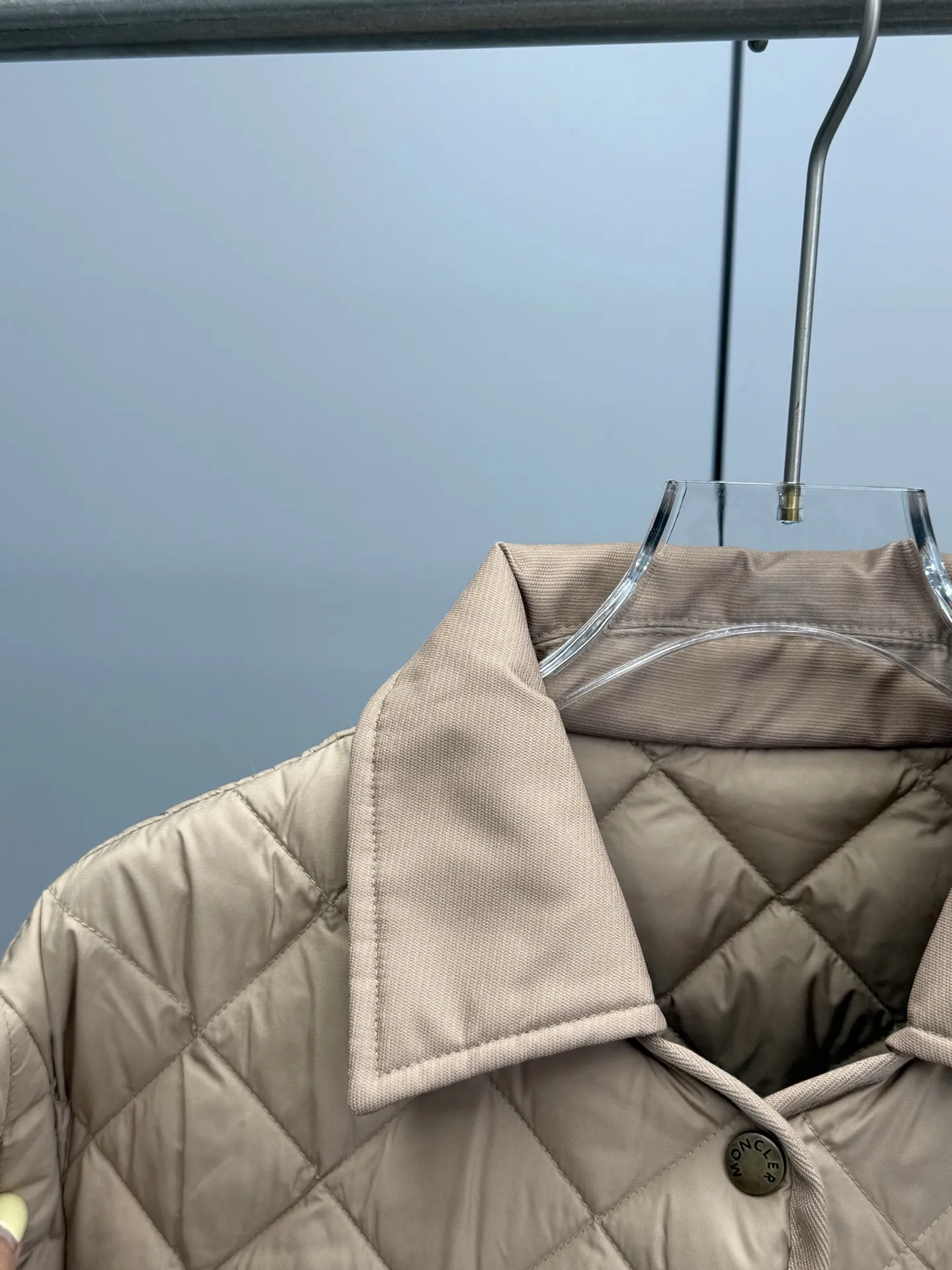 Moncler ダウンジャケット ベージュ 菱形キルティング - 画像 (6)