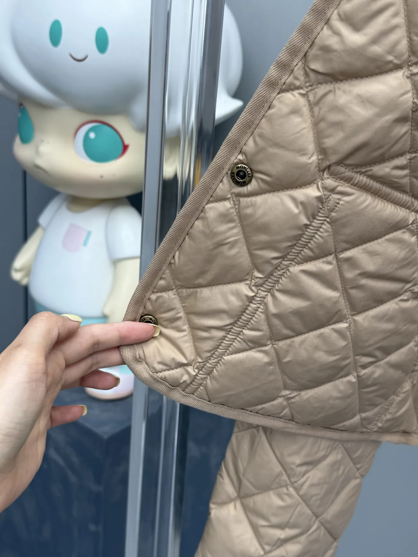 Moncler ダウンジャケット ベージュ 菱形キルティング - 画像 (7)