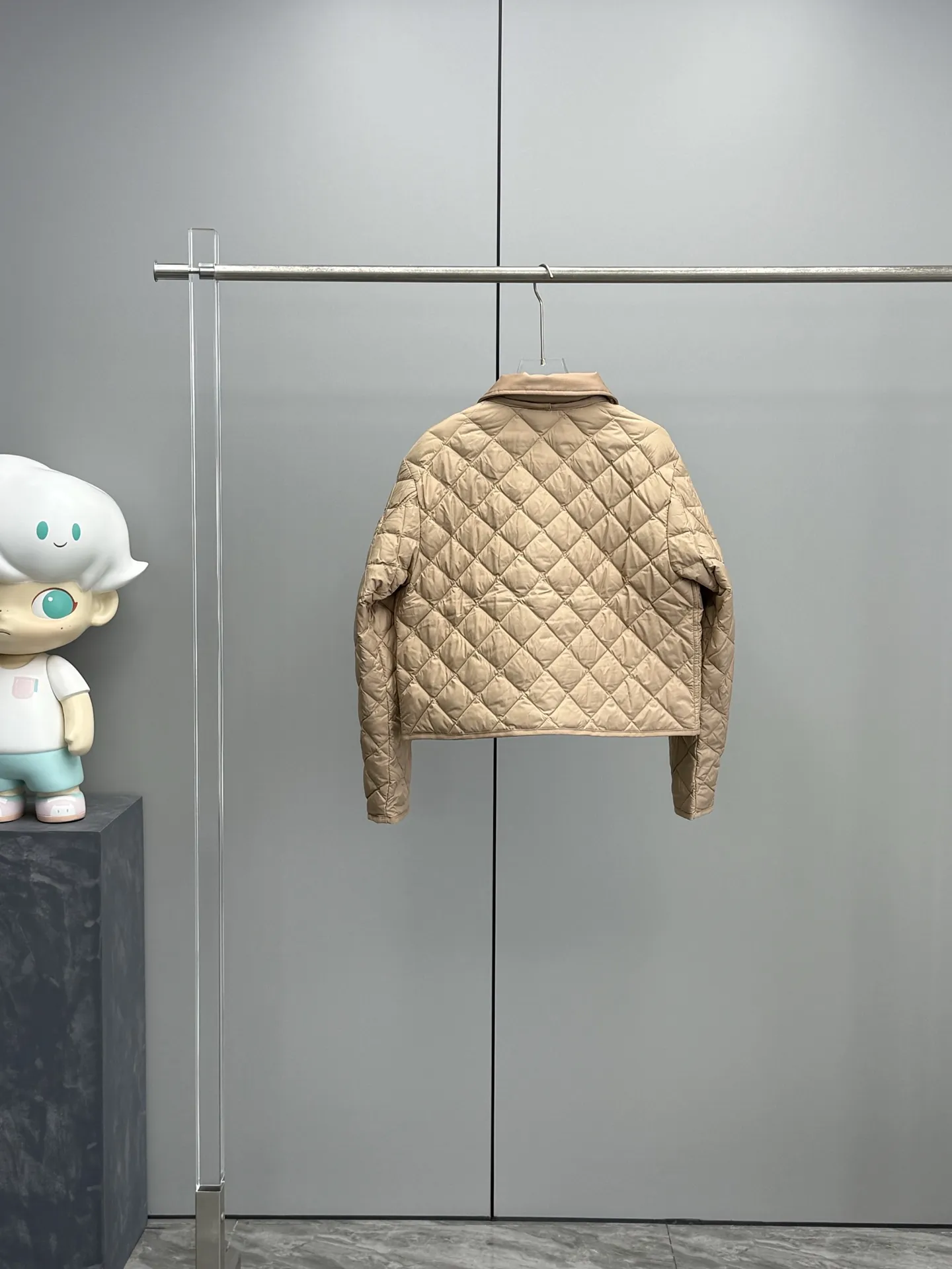 Moncler ダウンジャケット ベージュ 菱形キルティング - 画像 (10)