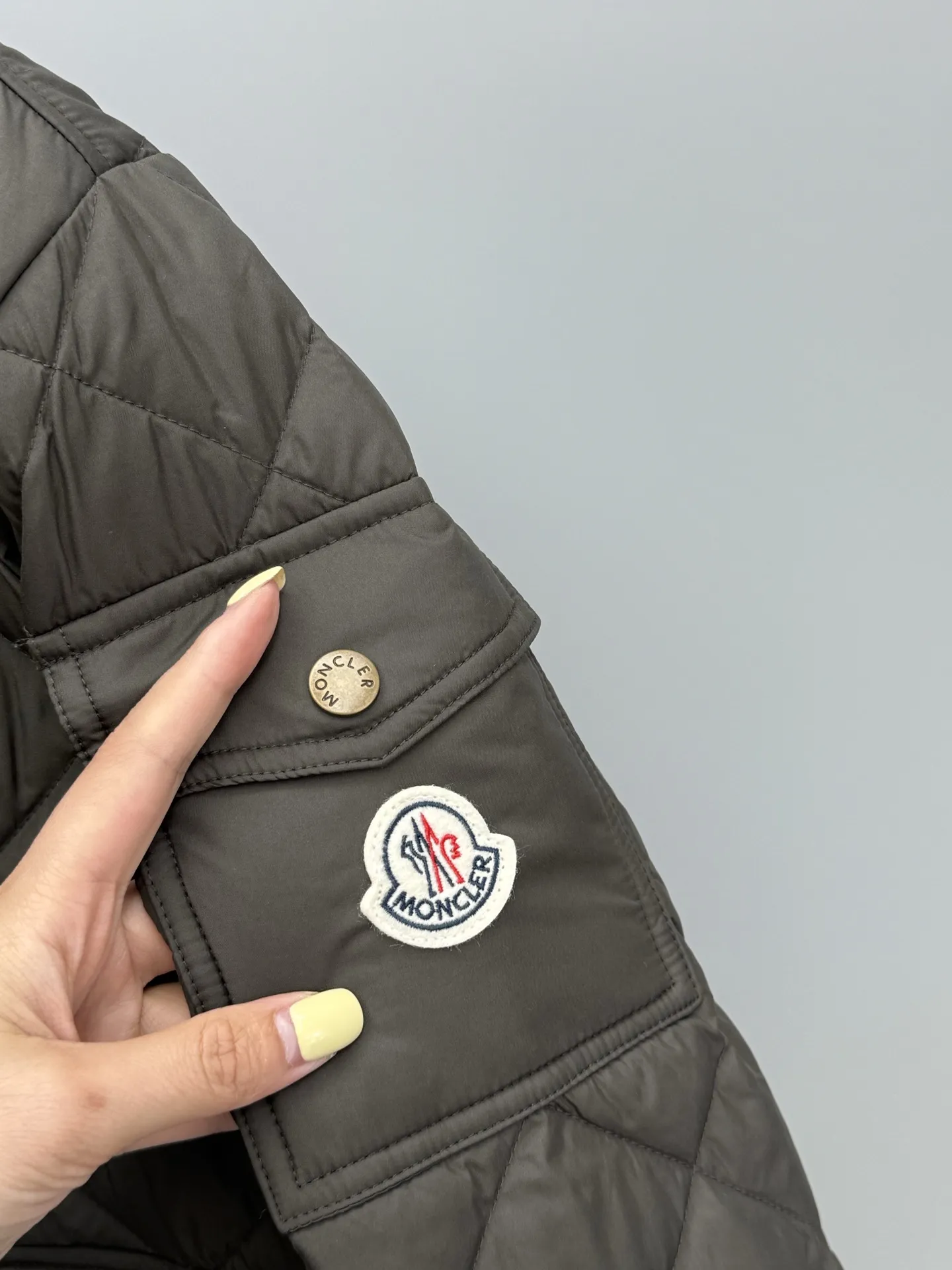 Moncler ダウンジャケット 黒 シャツスタイル - 画像 (6)