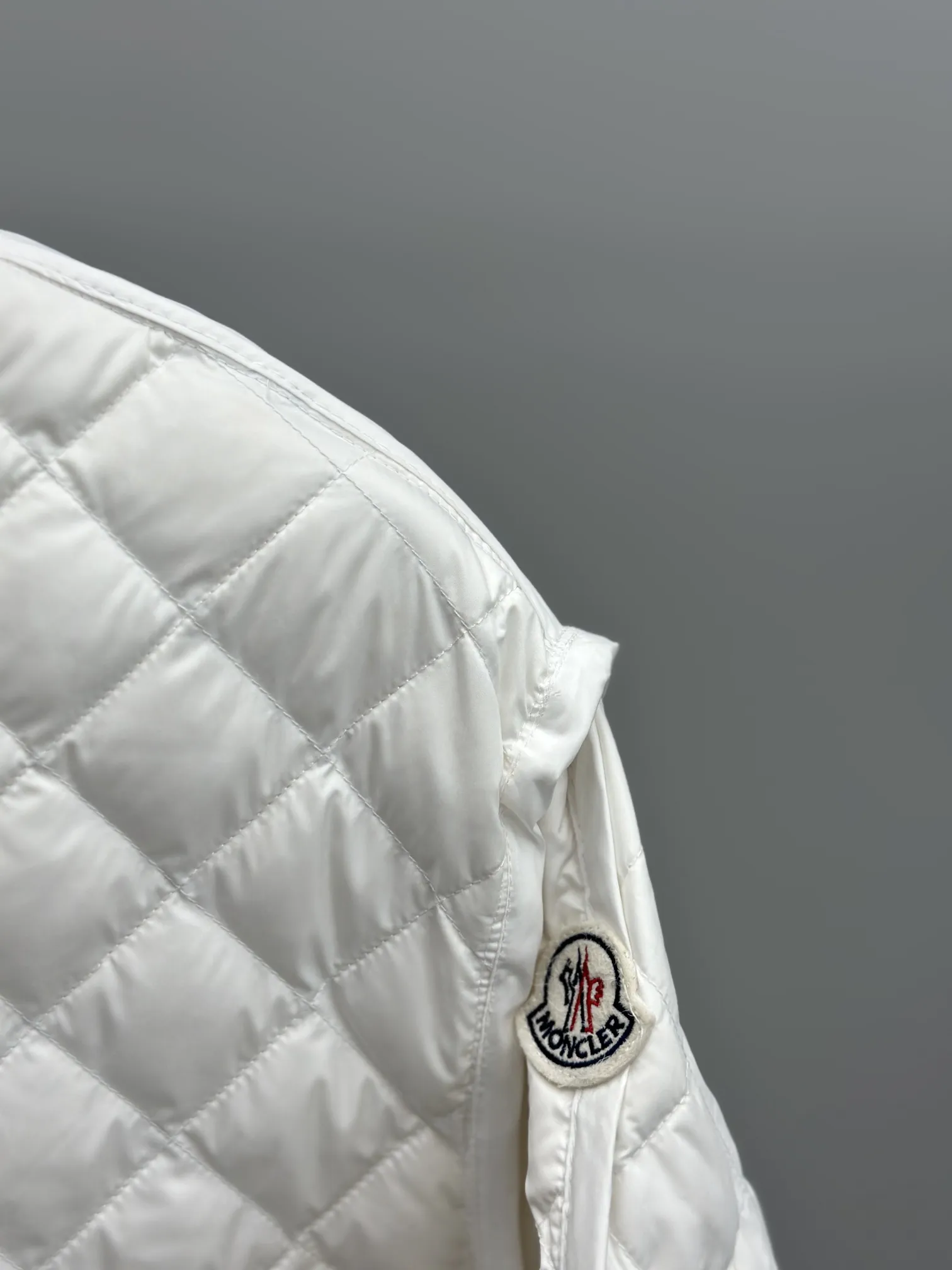 Moncler 白色レディース用ダウンジャケット - 画像 (5)