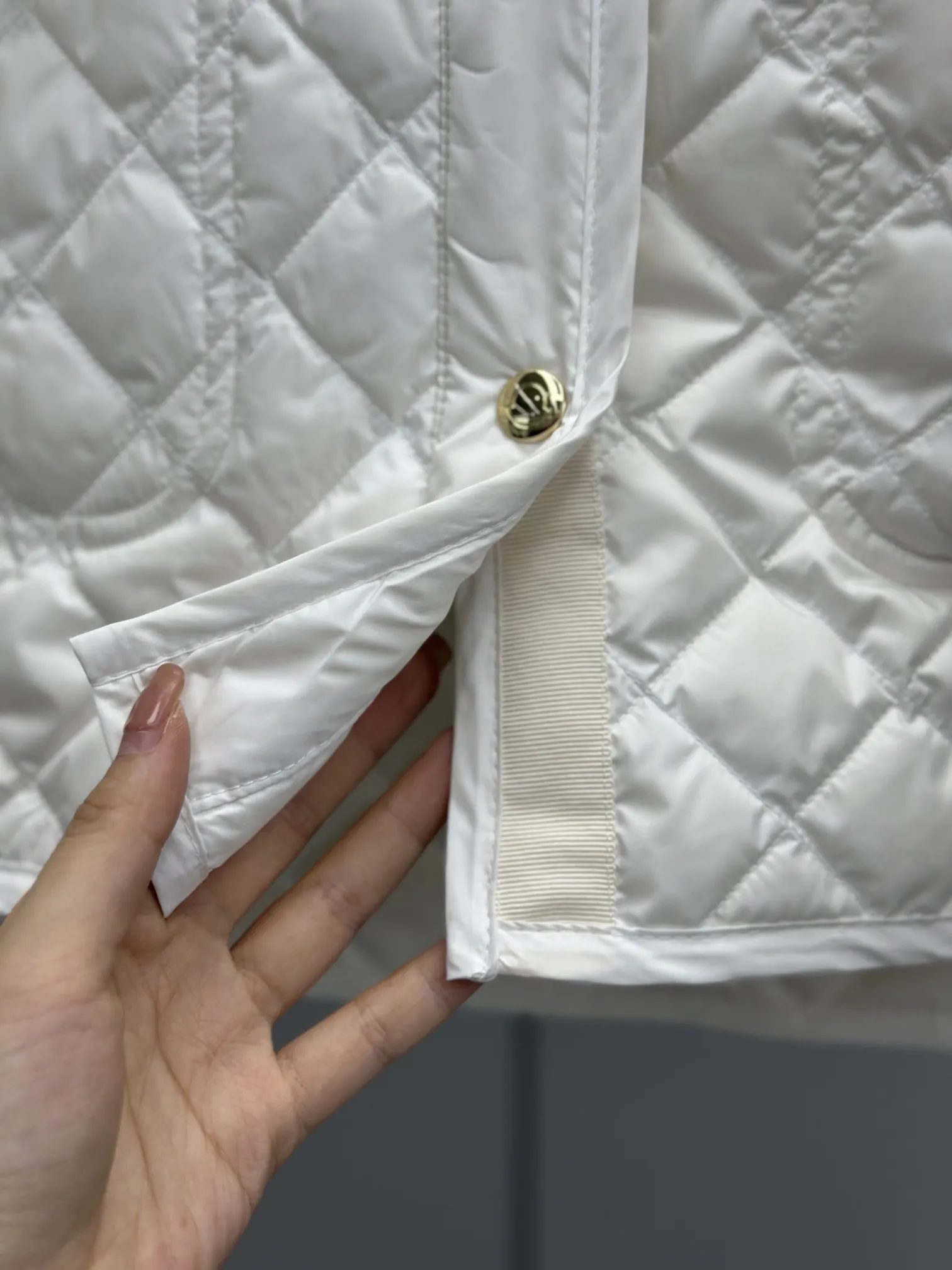 Moncler 白色レディース用ダウンジャケット - 画像 (6)