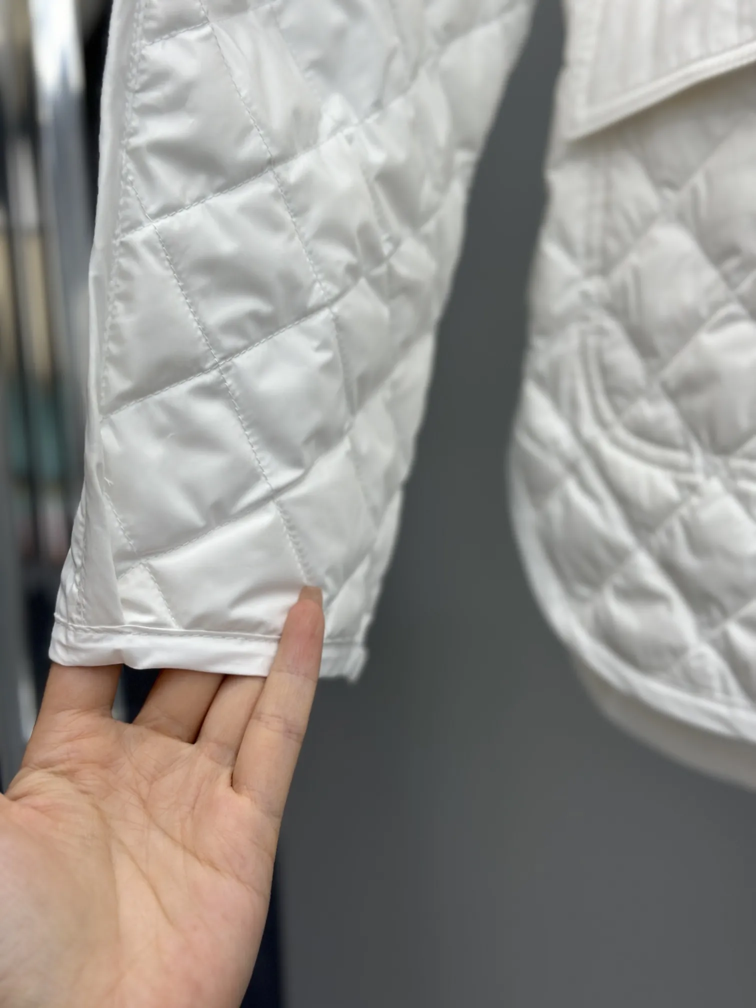 Moncler 白色レディース用ダウンジャケット - 画像 (7)