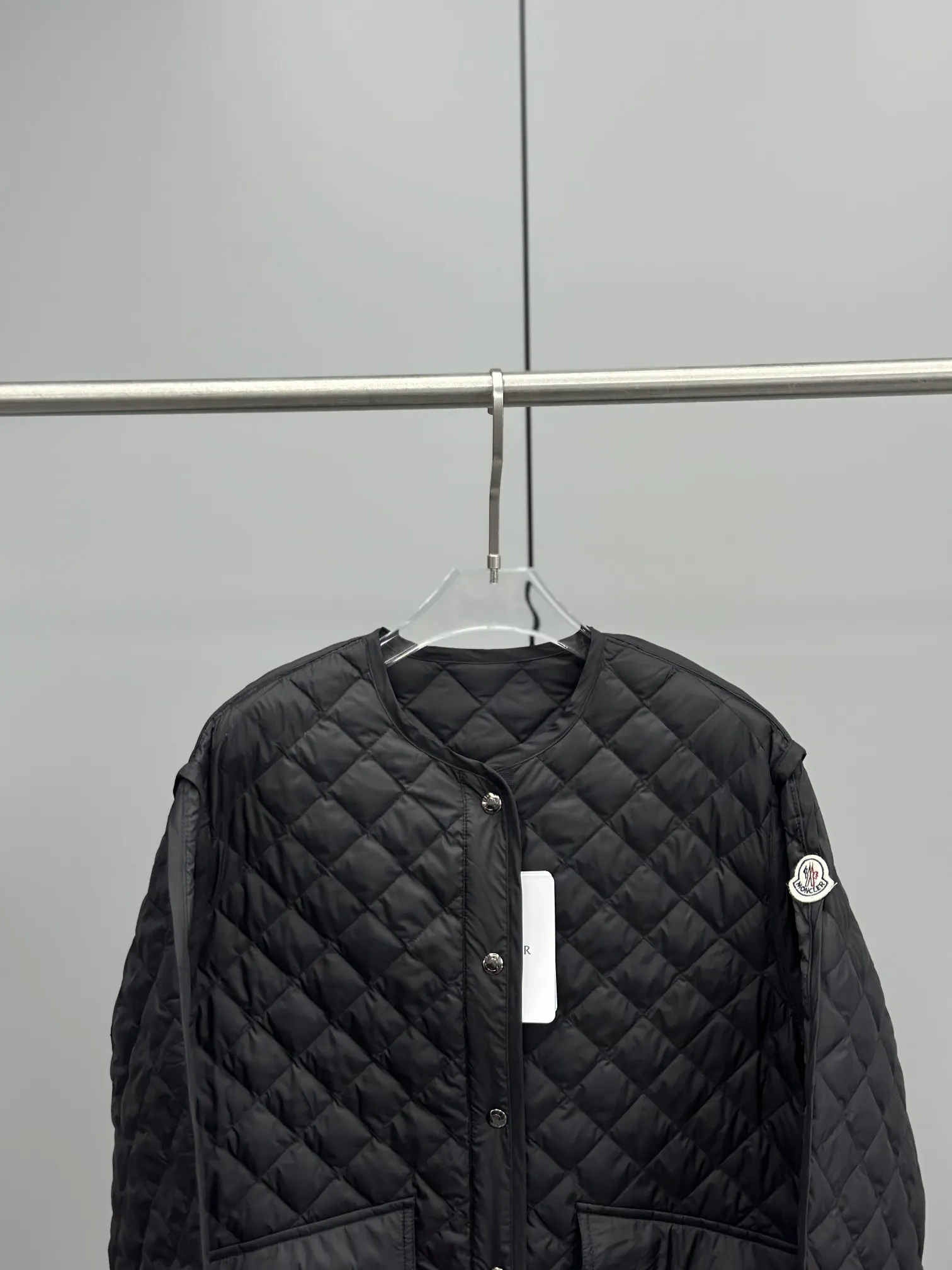 モンクレール コリント キルティング ダウンジャケット ブラック/ホワイト - 画像 (4)