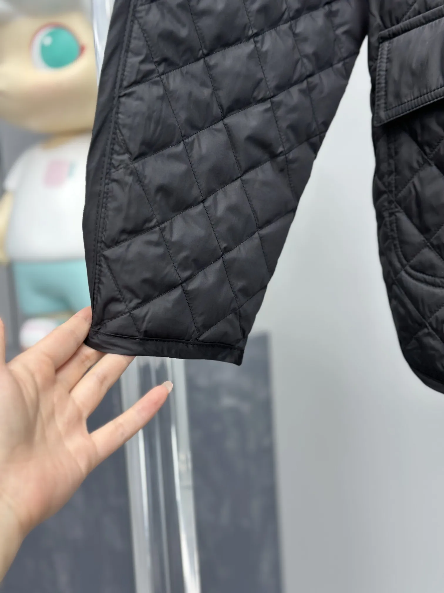 モンクレール コリント キルティング ダウンジャケット ブラック/ホワイト - 画像 (6)