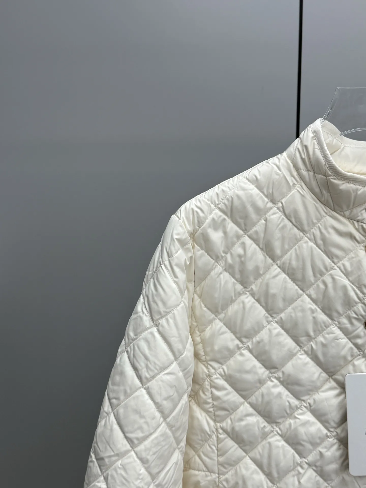 Moncler ひし形チェックのショート丈ダウンジャケットベージュ - 画像 (5)