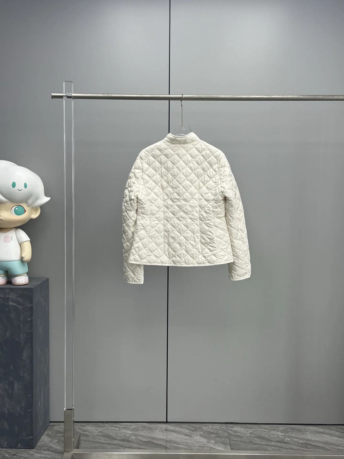 Moncler ひし形チェックのショート丈ダウンジャケットベージュ - 画像 (10)