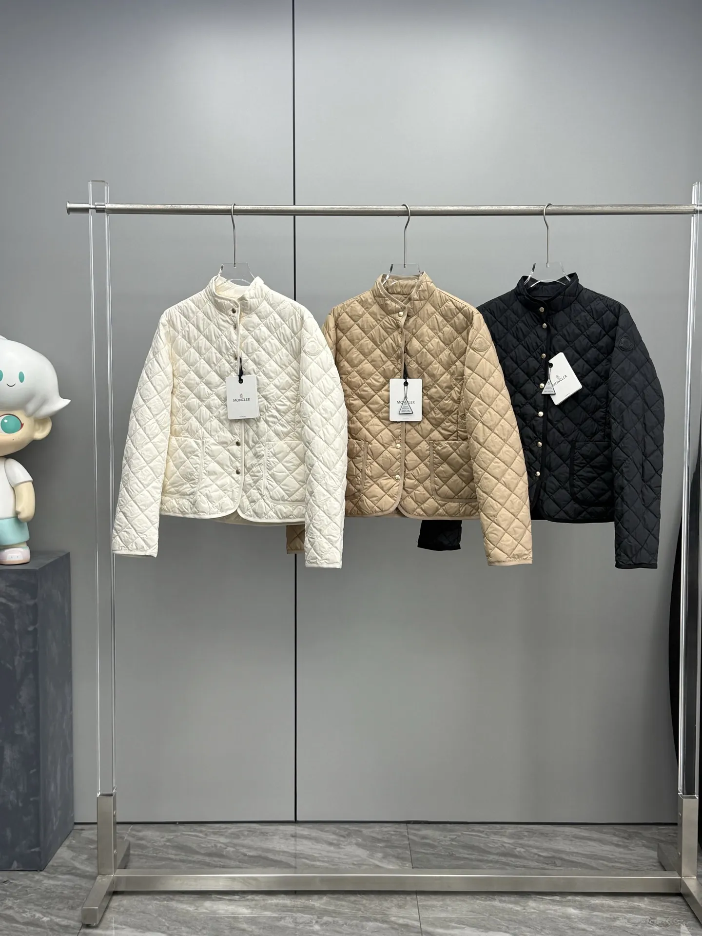 Moncler  ひし形チェックショートダウンジャケットベージュ