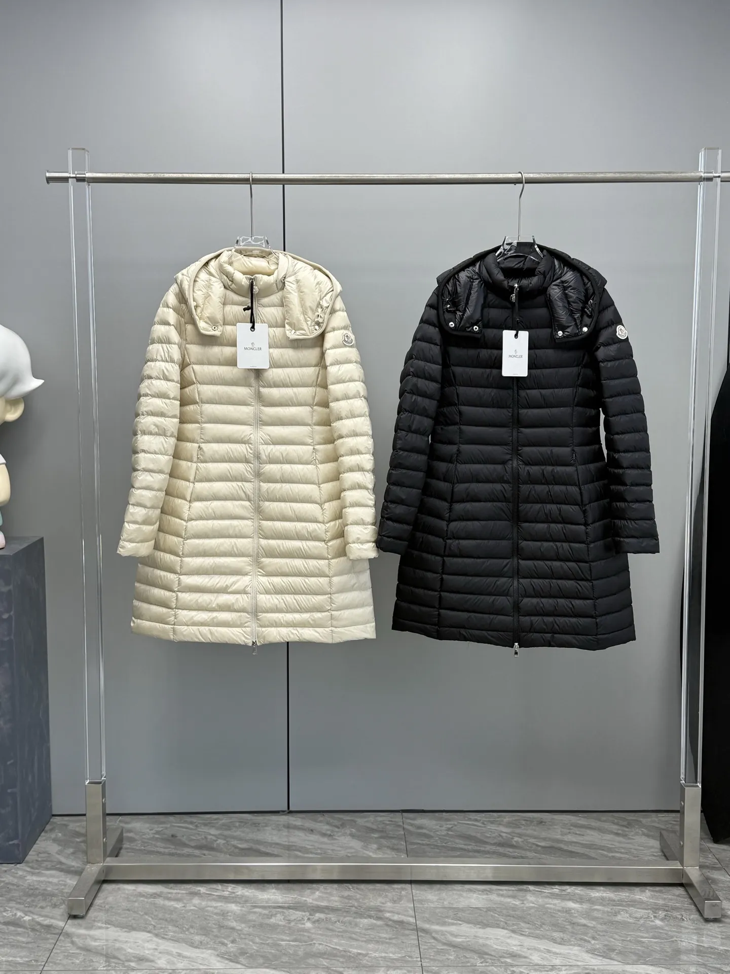 モンクレール IGELONG ダウンコート ブラック スリムフィット