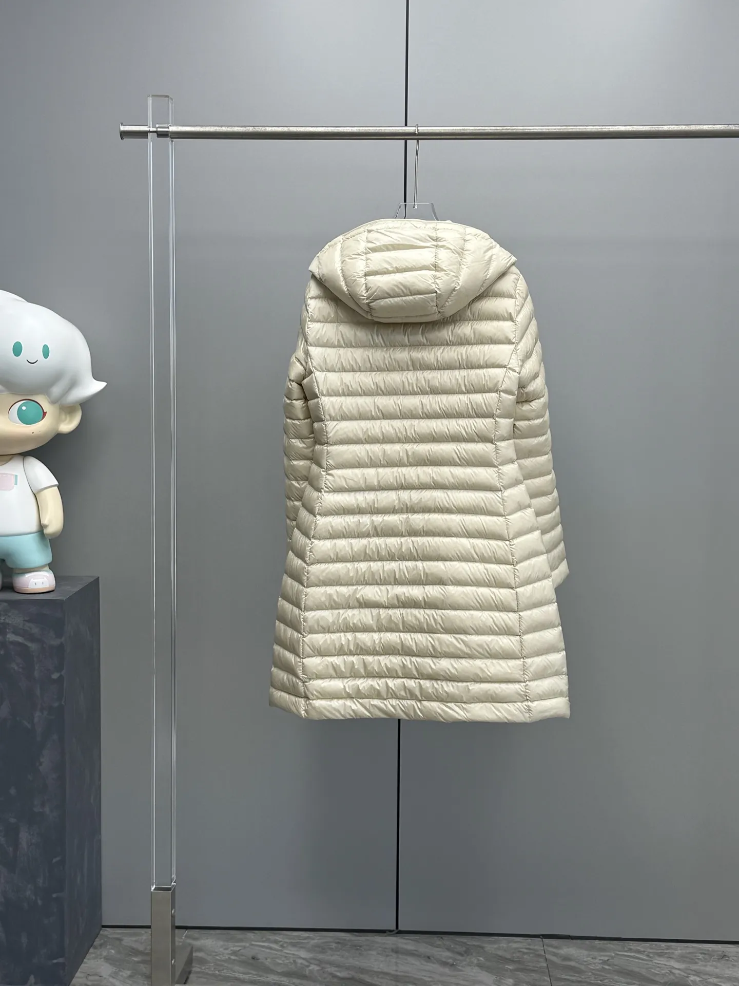 モンクレール IGELONG ダウンコート ブラック スリムフィット - 画像 (4)