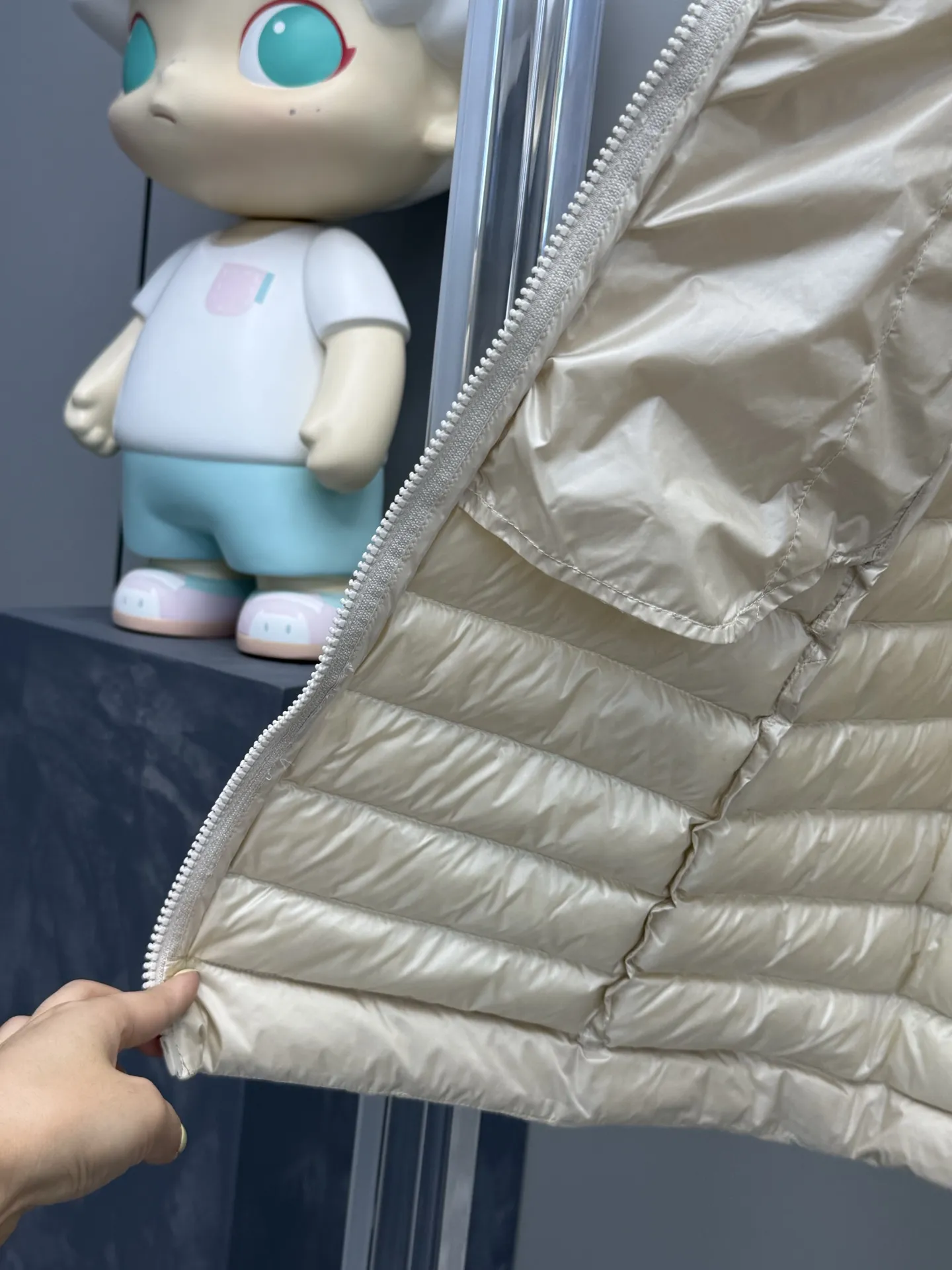 モンクレール IGELONG ダウンコート ブラック スリムフィット - 画像 (5)