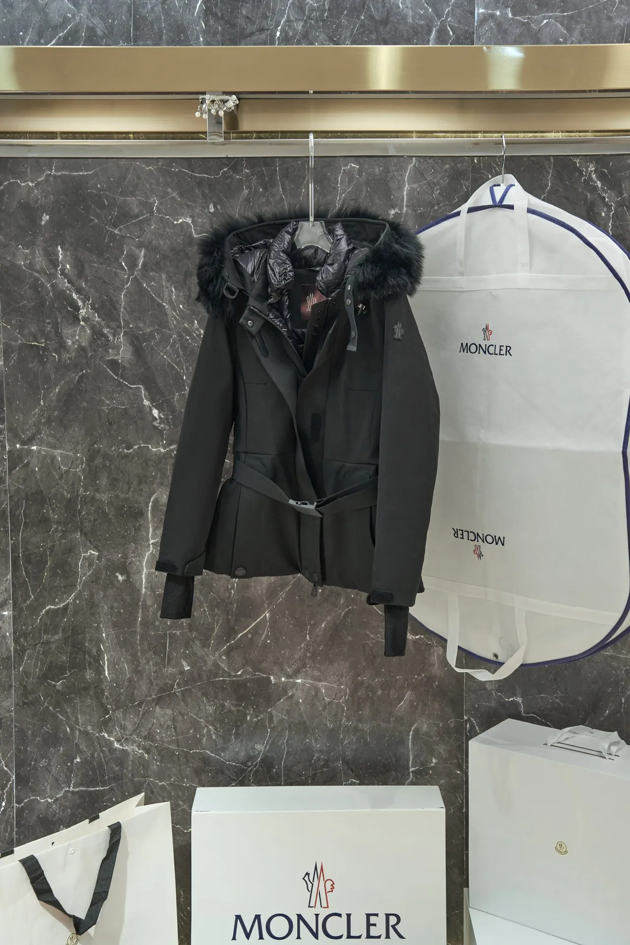 モンクレール グルノーブル レディース ダウンジャケット ブラック - 画像 (4)