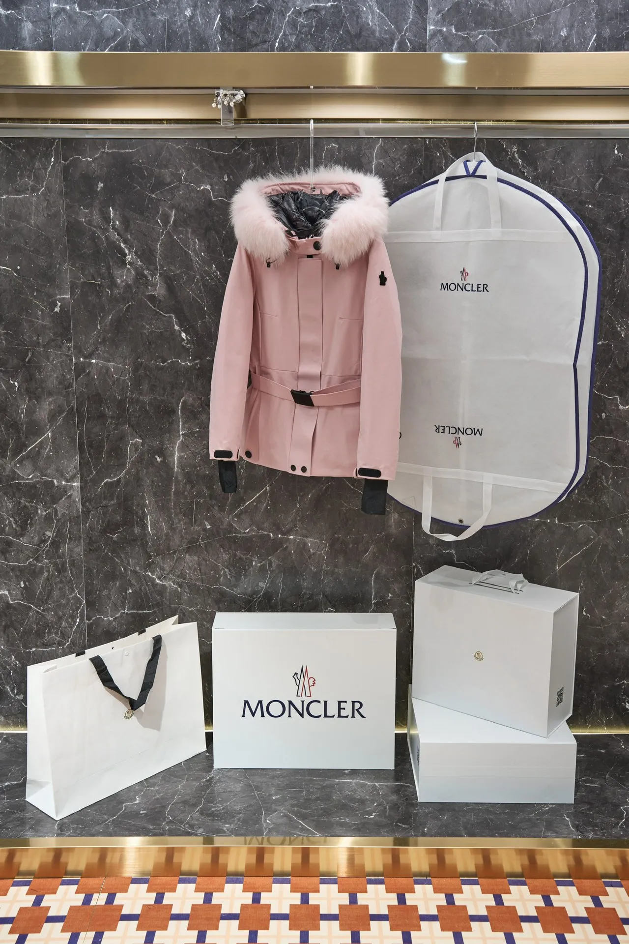 Moncler ピンク色スキーウェア ダウンジャケット