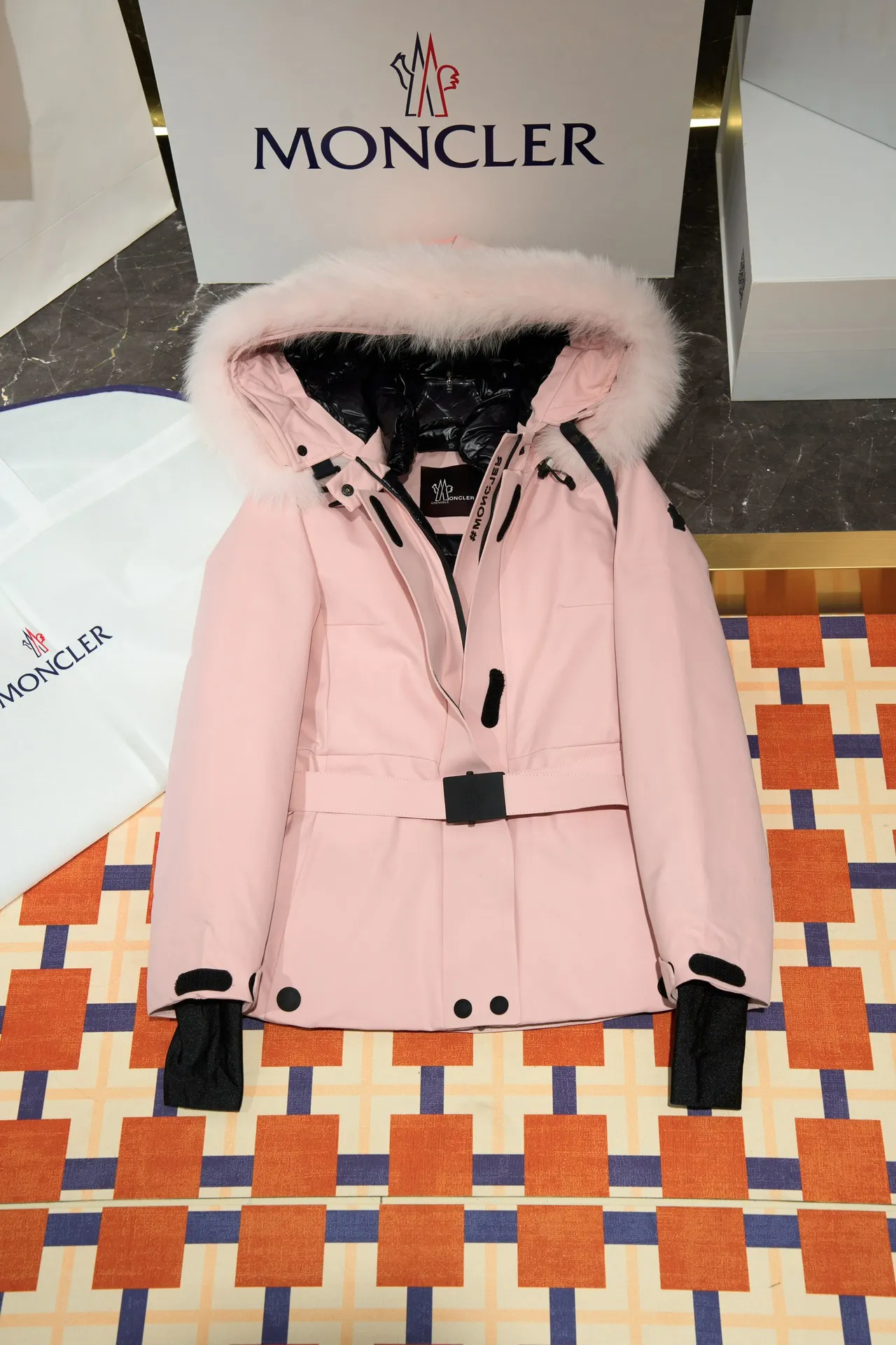 Moncler ピンク色スキーウェア ダウンジャケット - 画像 (5)