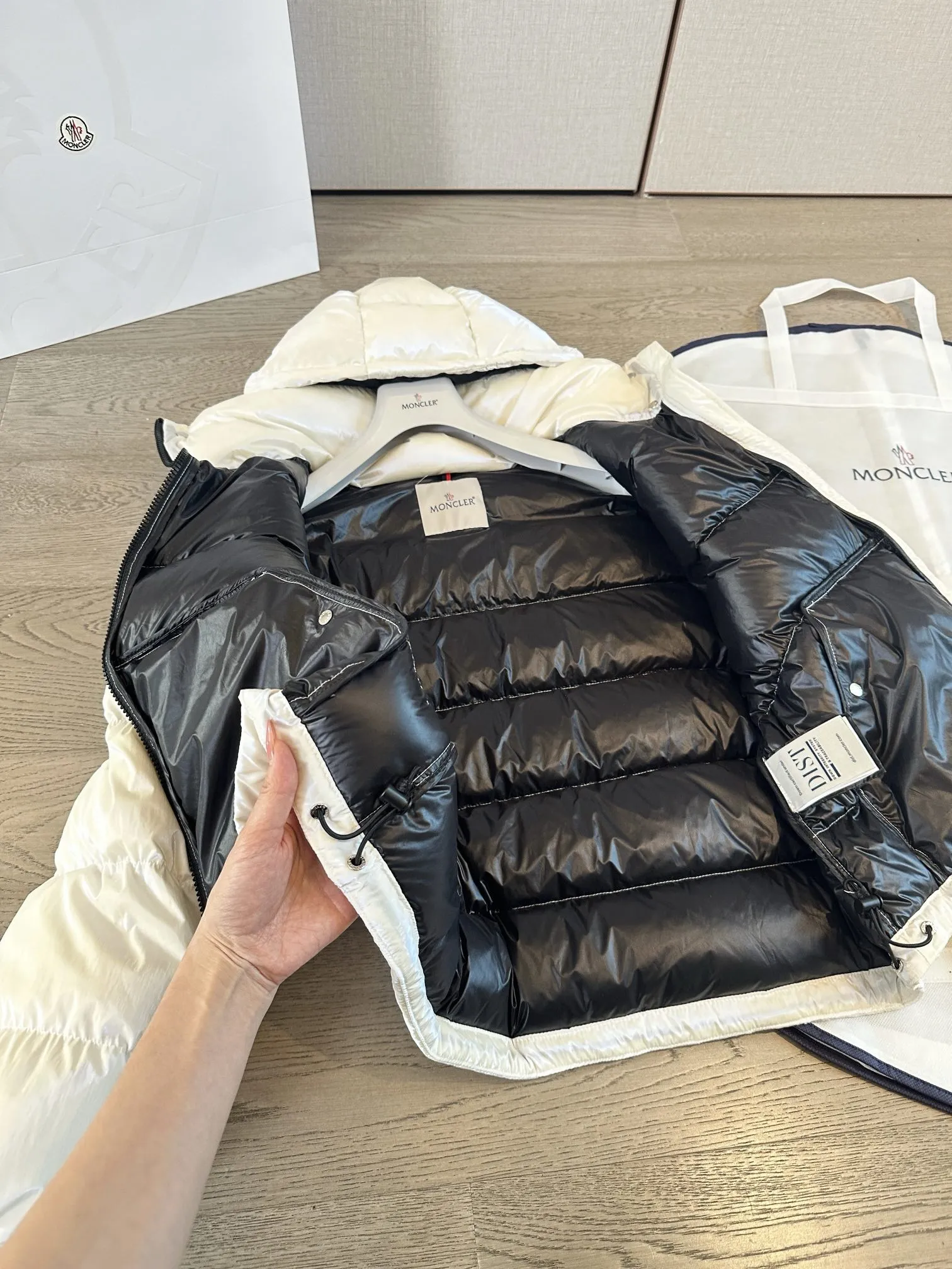 Moncler パールライトホワイトダウンジャケット - 画像 (8)