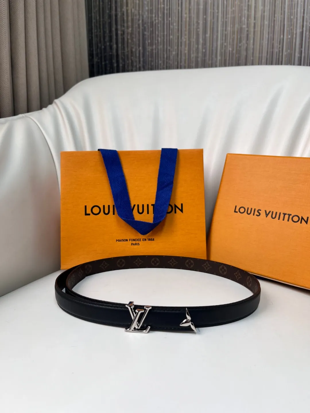 Louis Vuitton ブラックレザーベルト