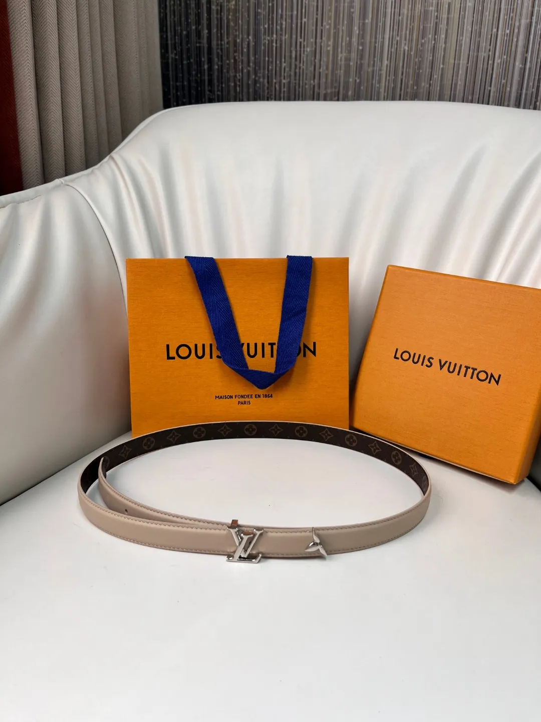 Louis Vuitton ベージュ レディースベルト