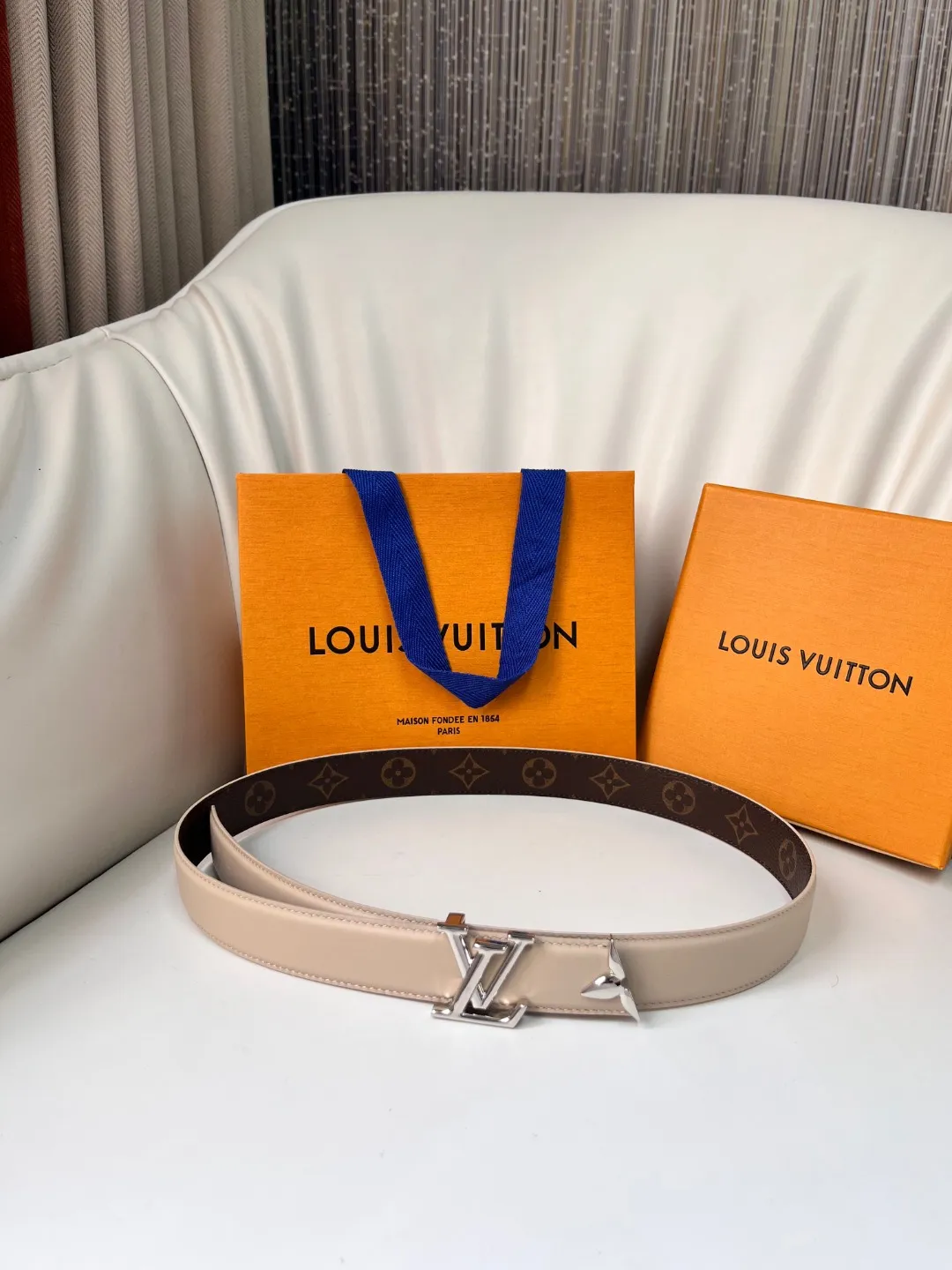 Louis Vuitton ベージュ レディースベルト