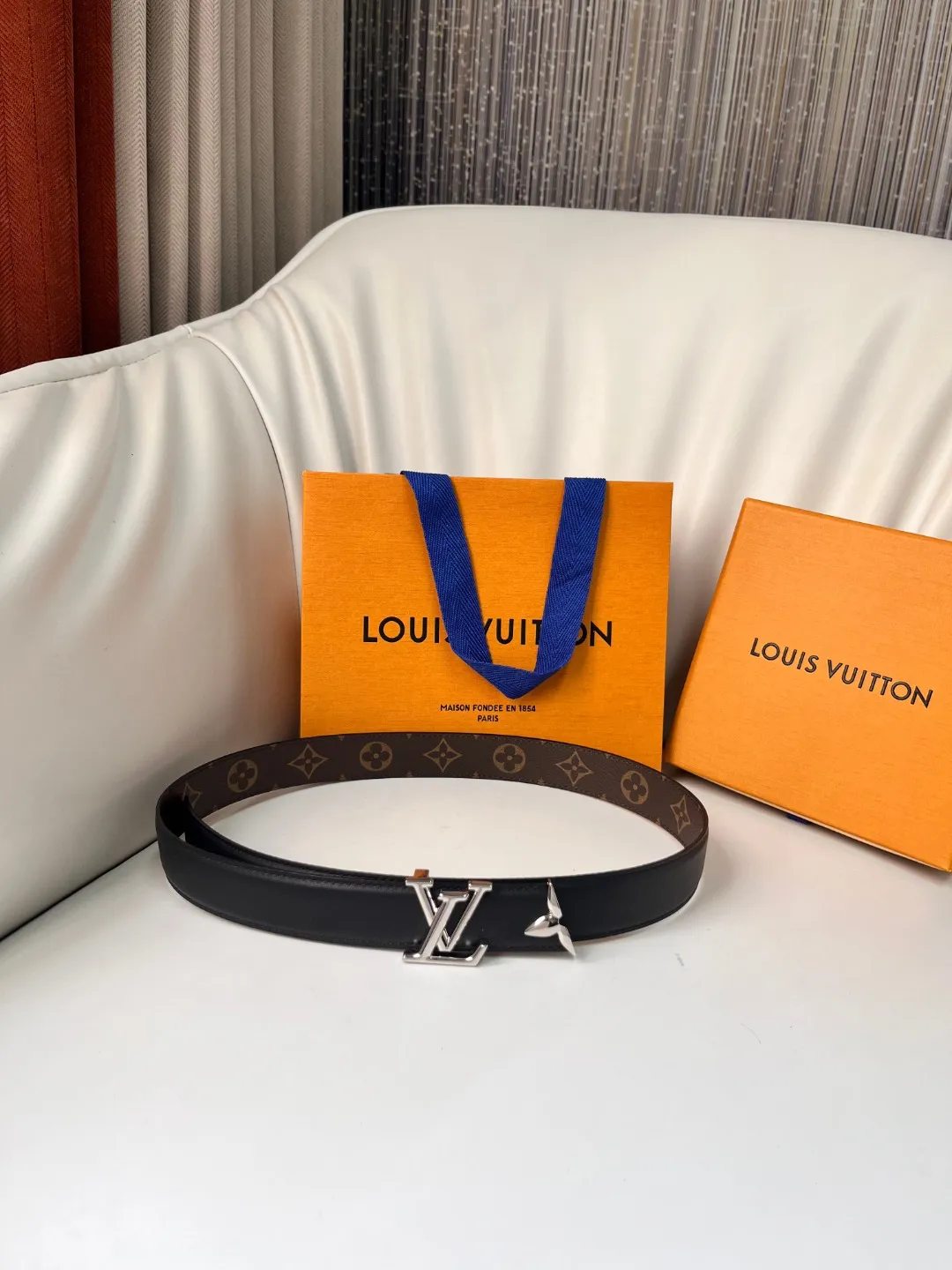 Louis Vuitton ブラックレザーベルト