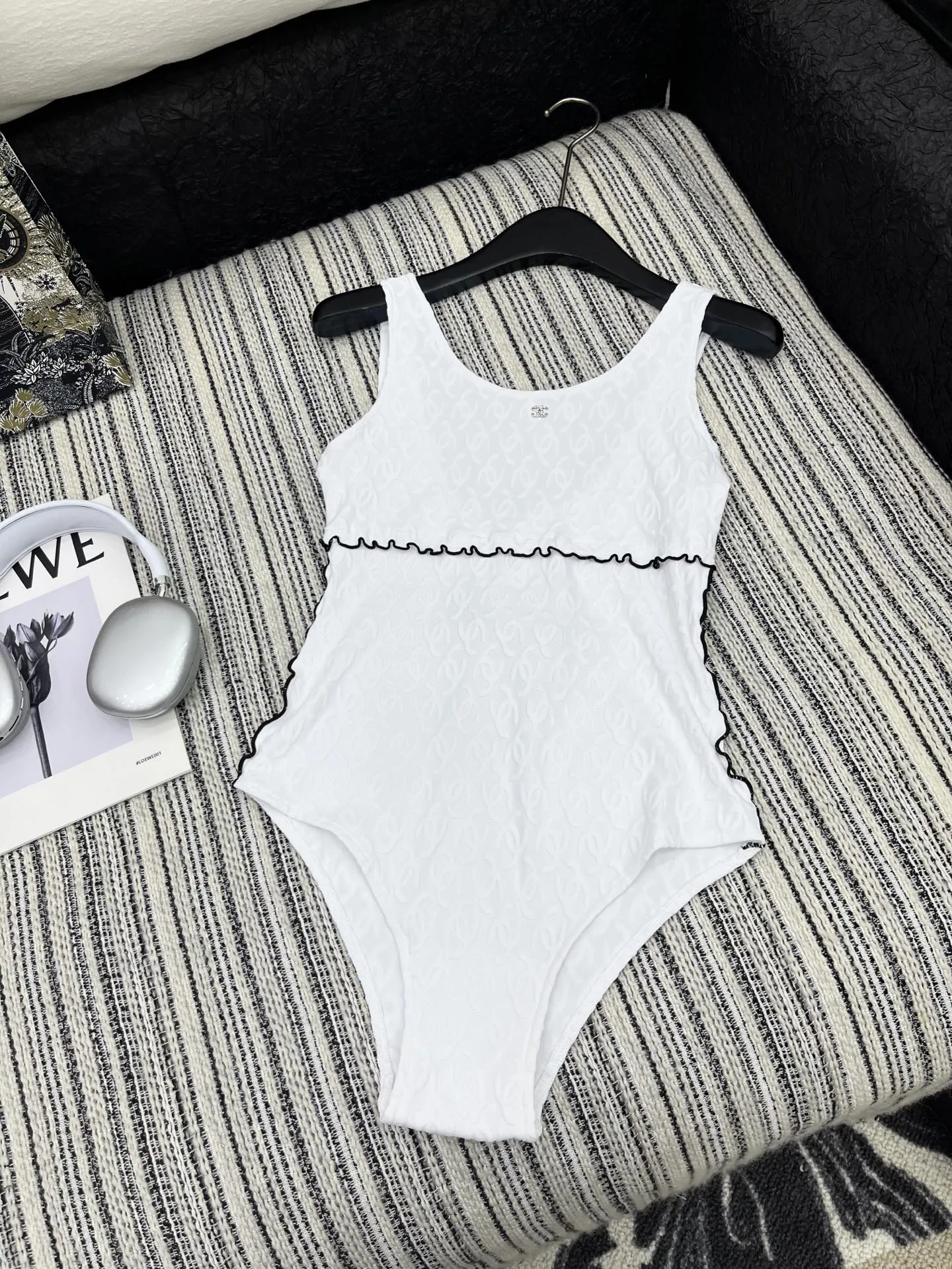 Chanel 黒色 クラシック水着スタイルワンピース - 画像 (3)