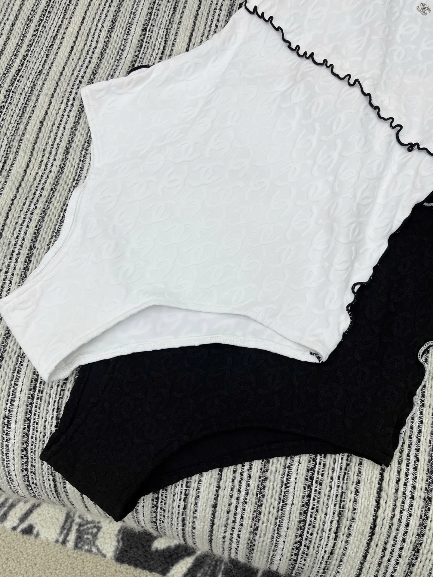 Chanel 黒色 クラシック水着スタイルワンピース - 画像 (8)