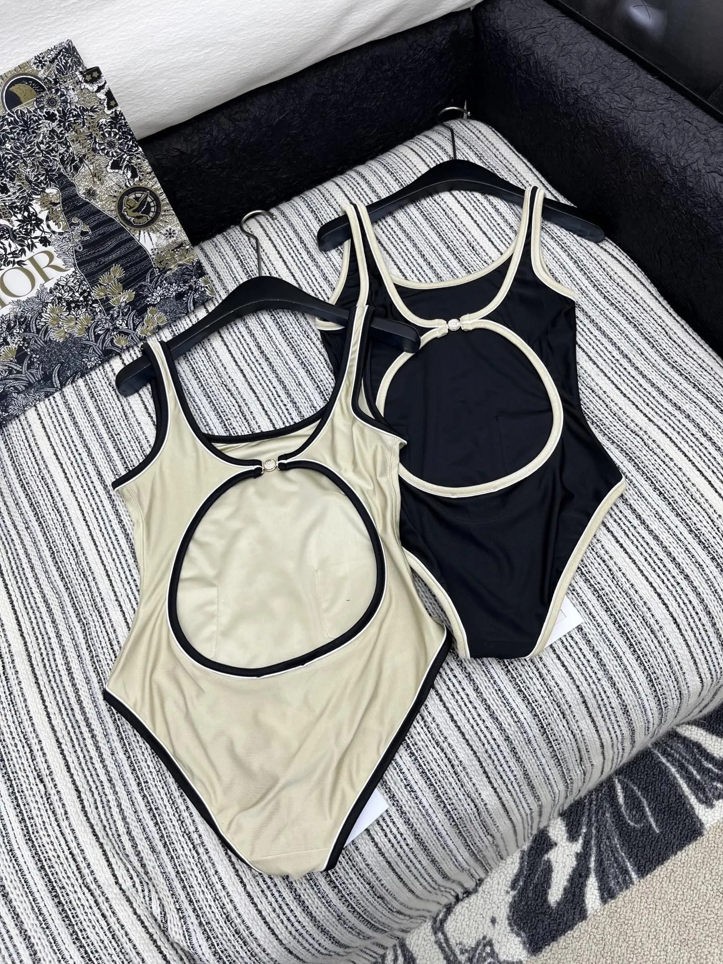 CHANEL ベージュ 黑色水着 - 画像 (3)