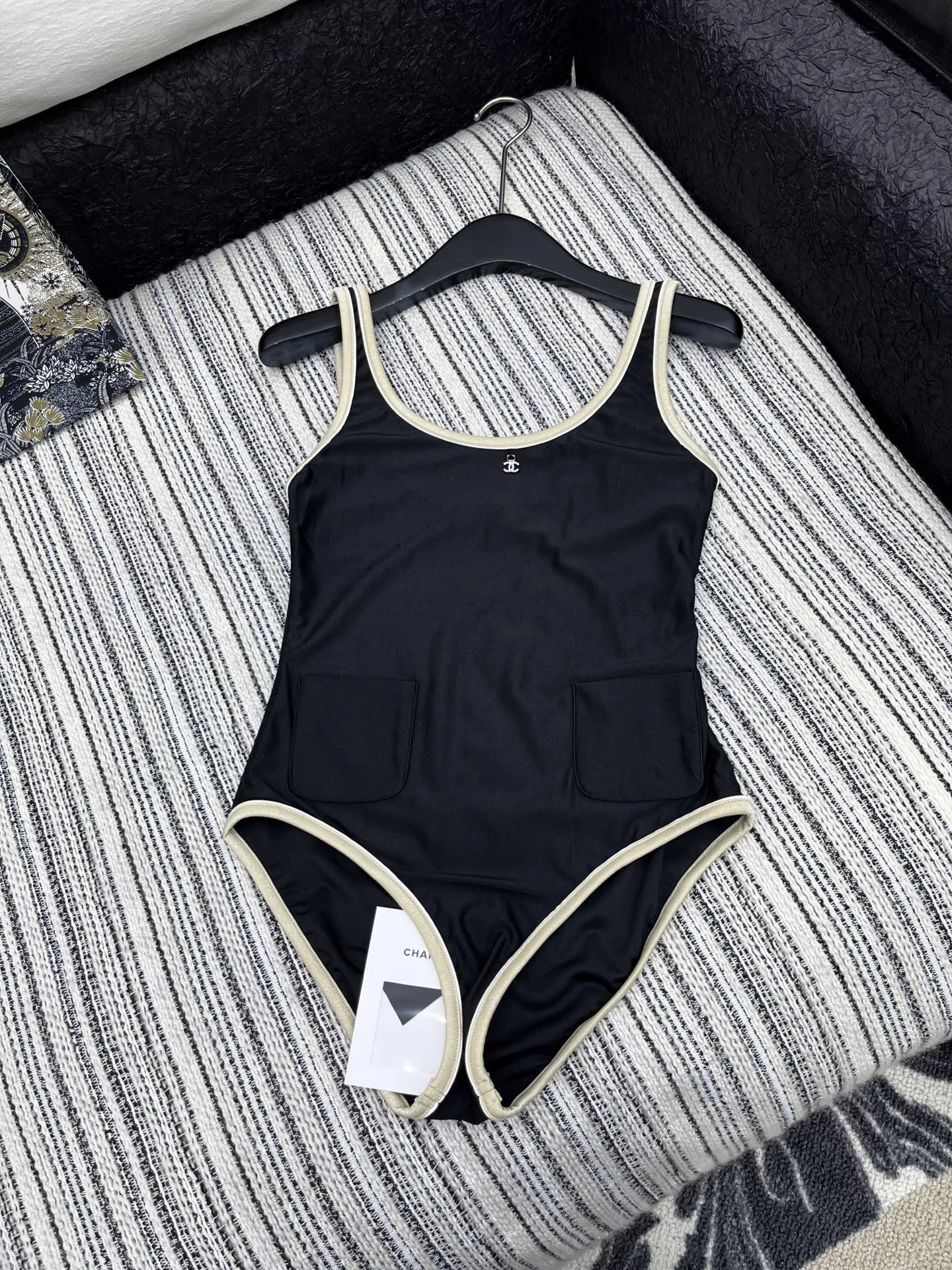 CHANEL ベージュ 黑色水着 - 画像 (4)