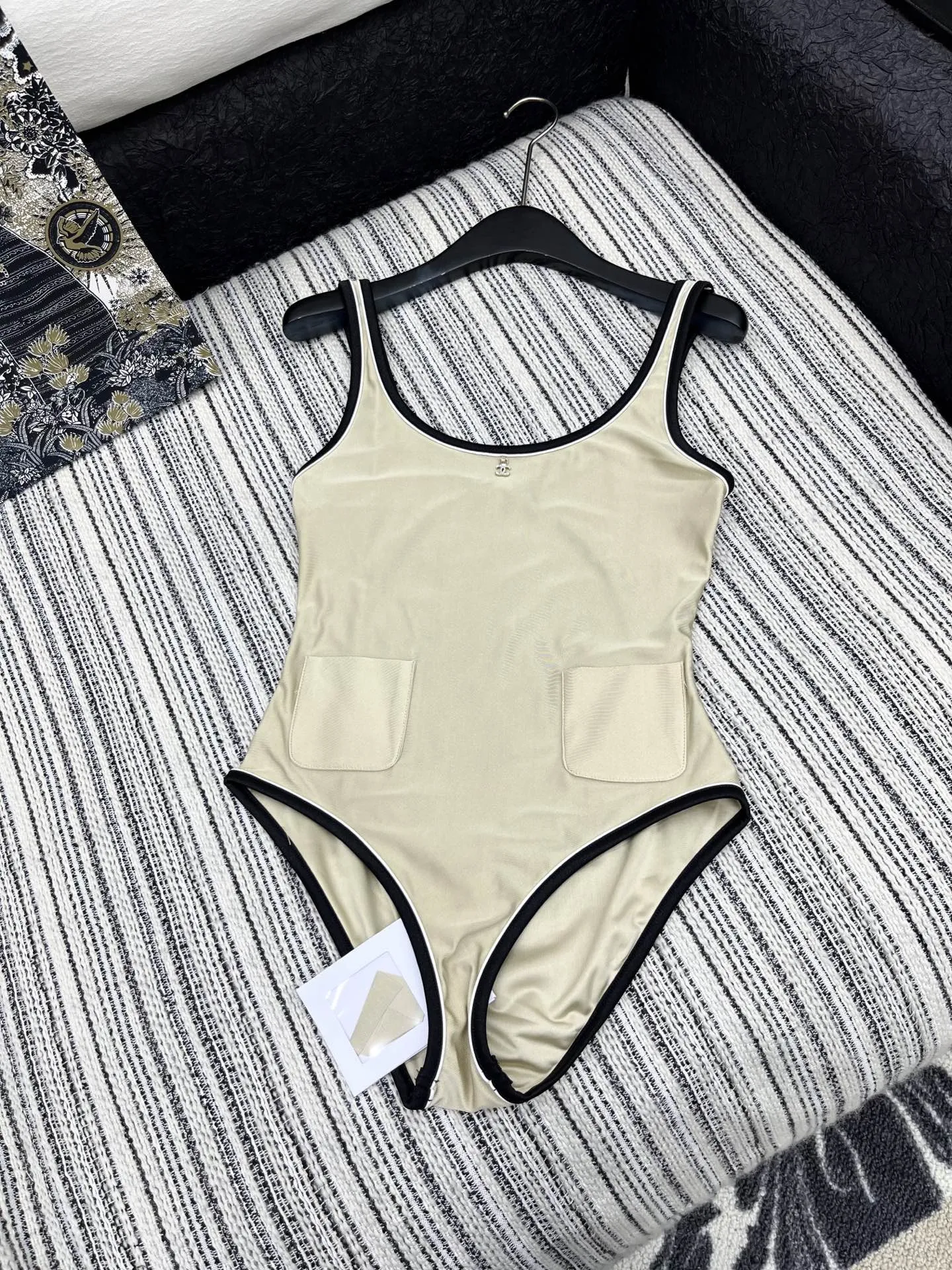 CHANEL ベージュ 黑色水着 - 画像 (5)
