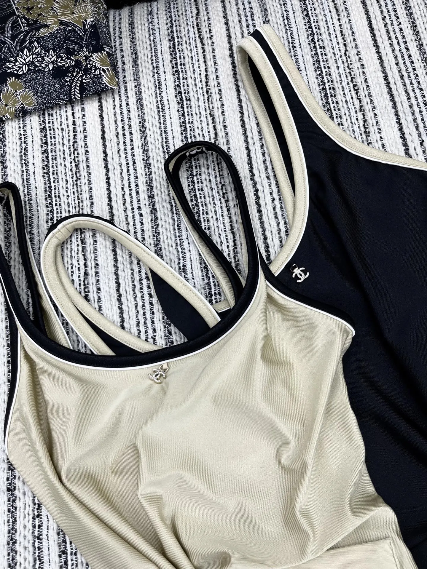 CHANEL ベージュ 黑色水着 - 画像 (6)