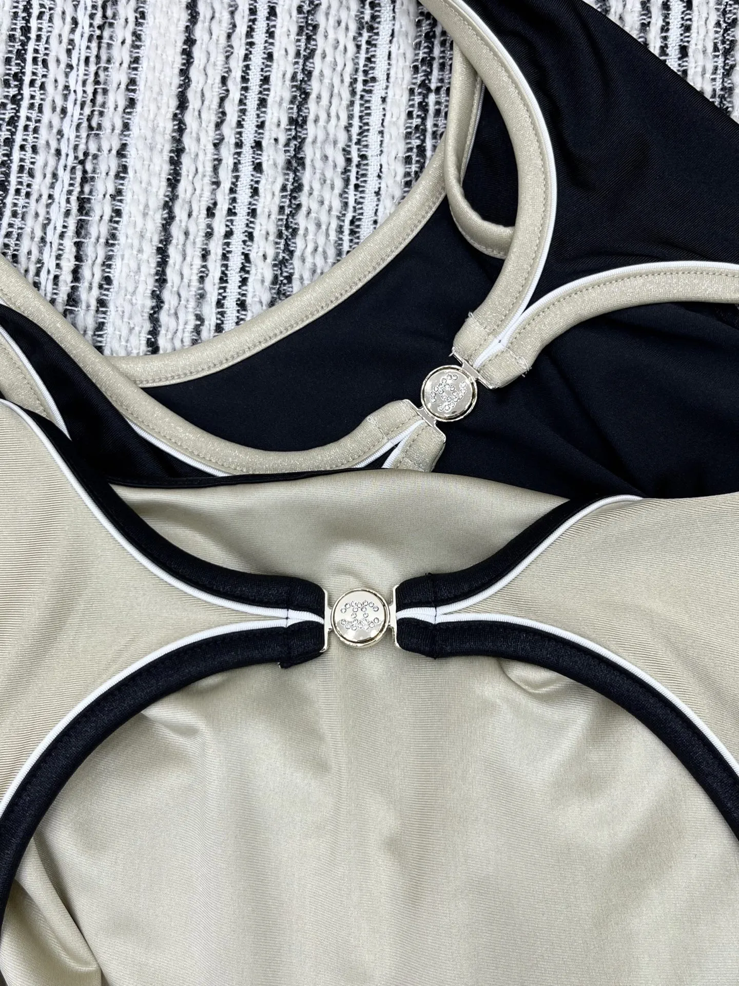 CHANEL ベージュ 黑色水着 - 画像 (7)