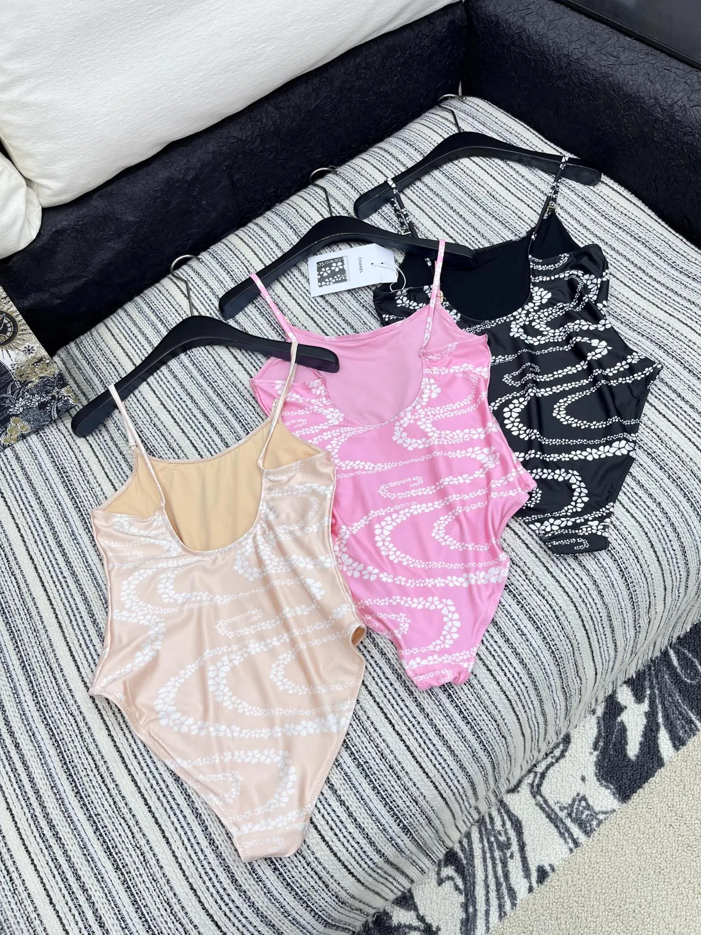 CHANEL ピンク黒ベージュ 水着 - 画像 (3)