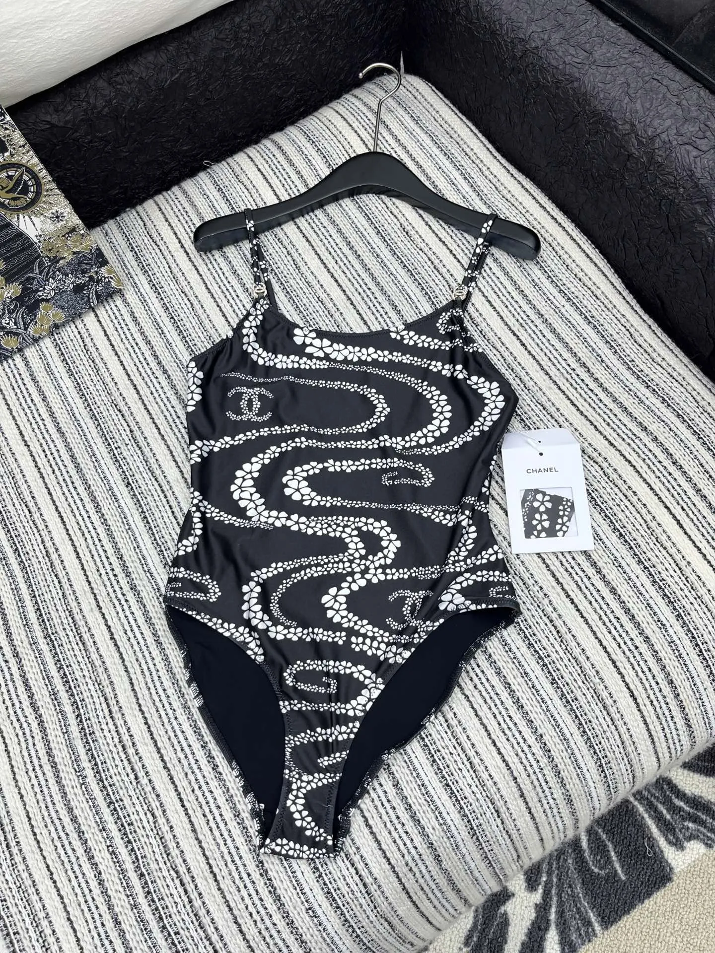 CHANEL ピンク黒ベージュ 水着 - 画像 (4)