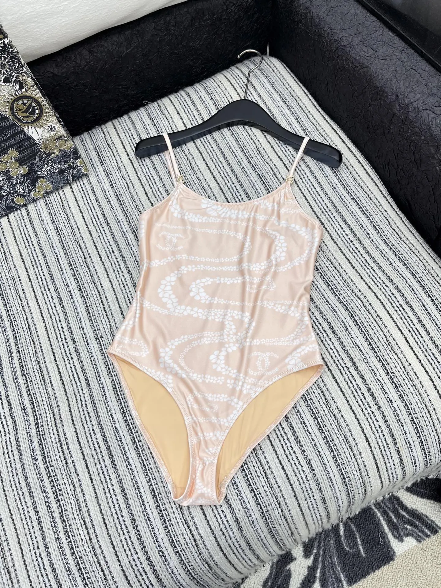 CHANEL ピンク黒ベージュ 水着 - 画像 (5)