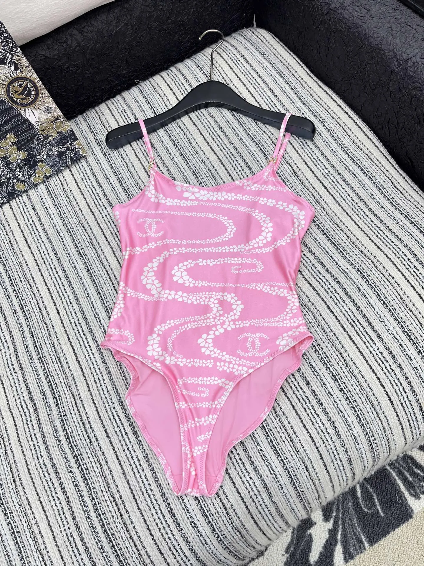 CHANEL ピンク黒ベージュ 水着 - 画像 (6)