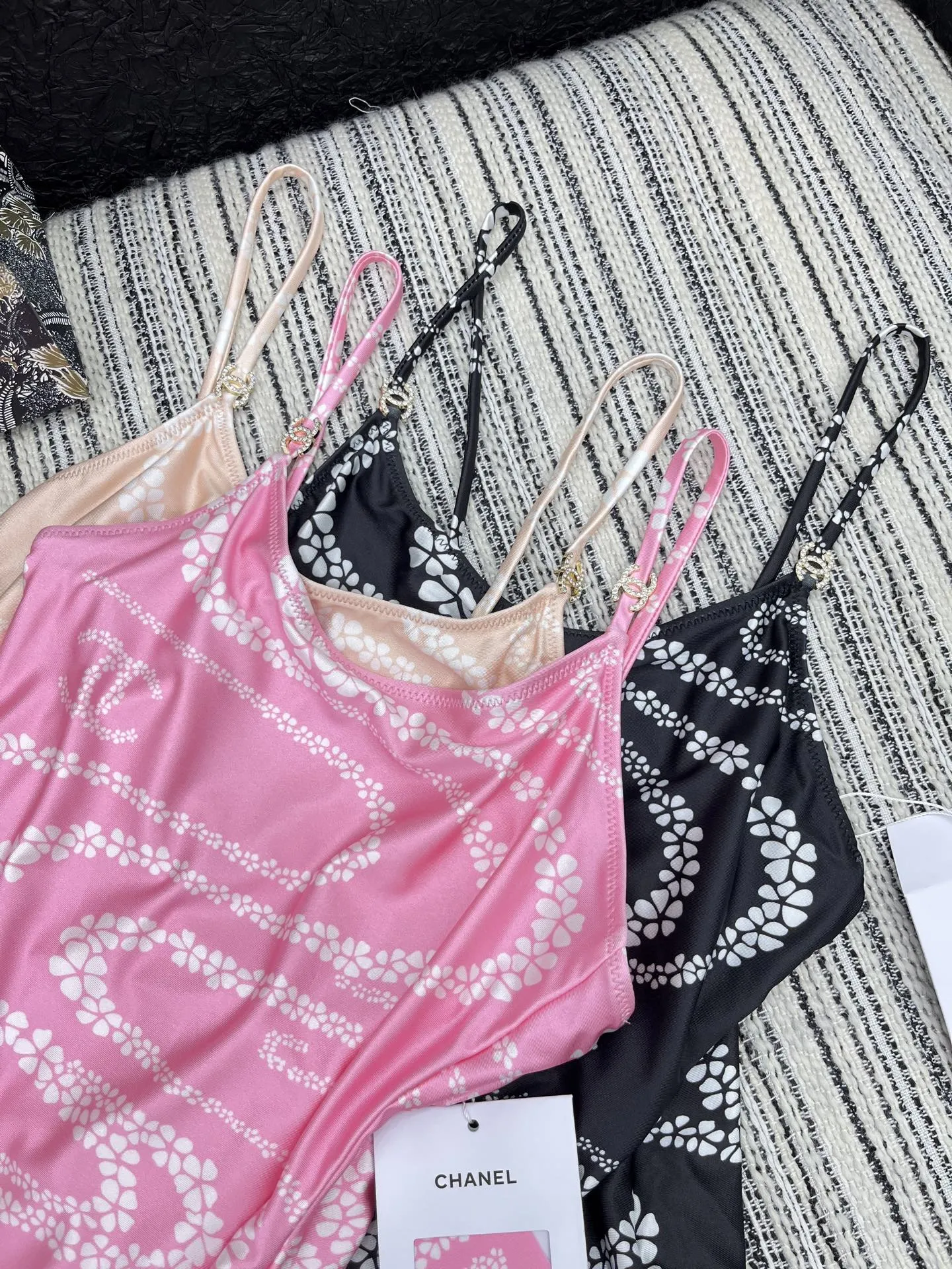 CHANEL ピンク黒ベージュ 水着 - 画像 (7)