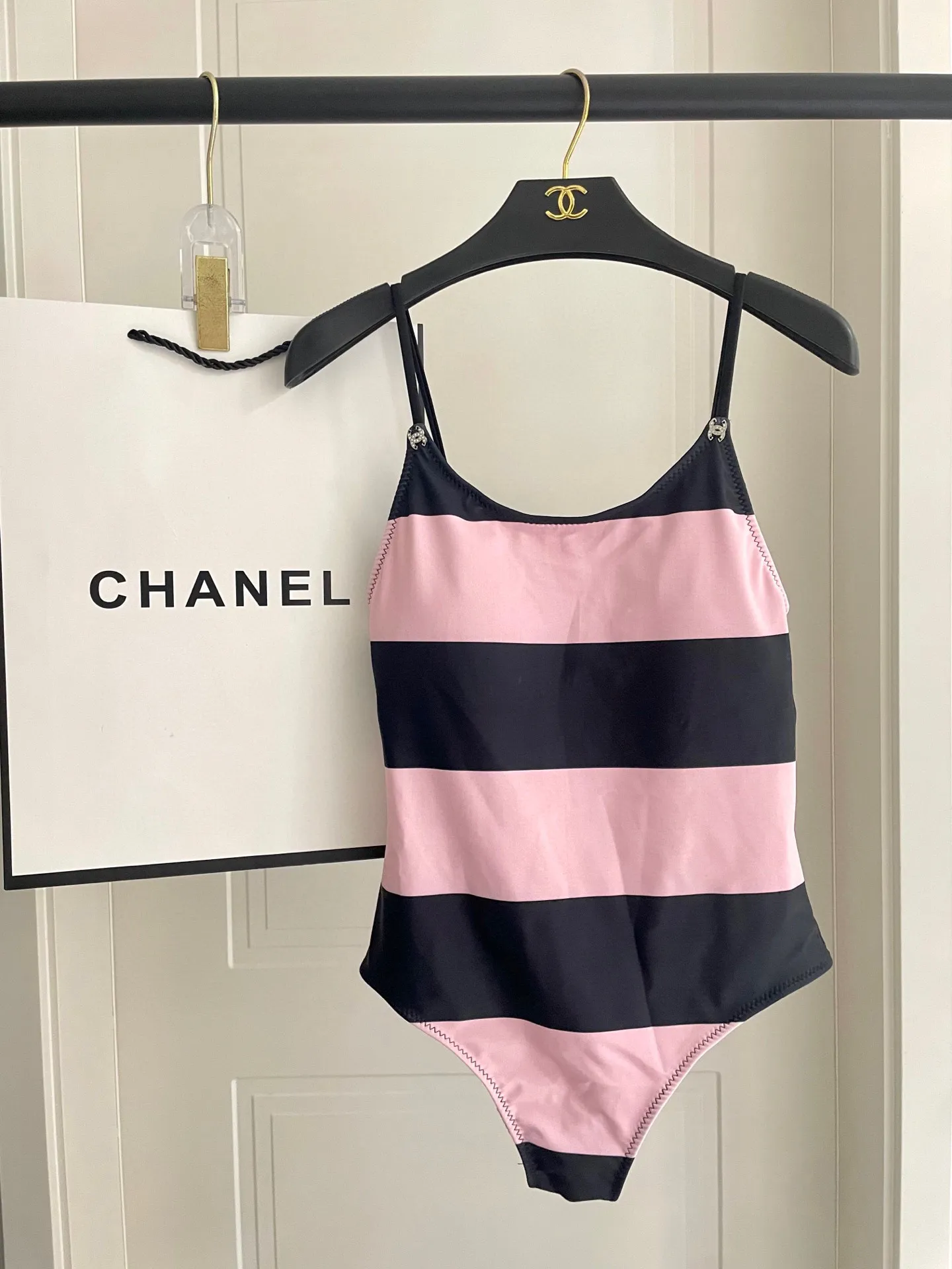 CHANELピンク黒ストライプワンピース水着 - 画像 (6)