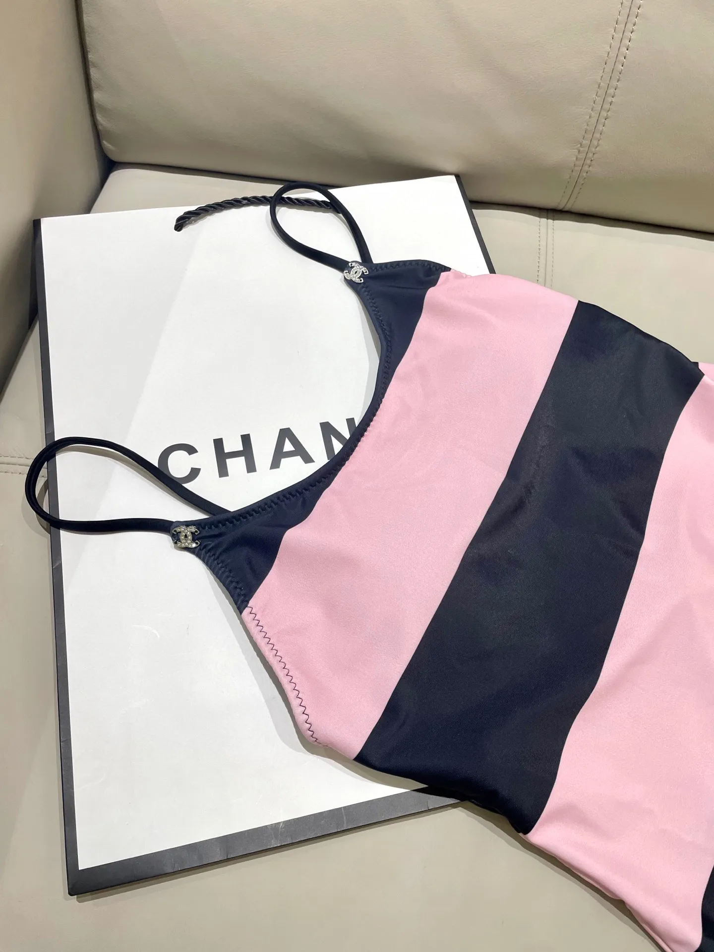 CHANELピンク黒ストライプワンピース水着 - 画像 (9)