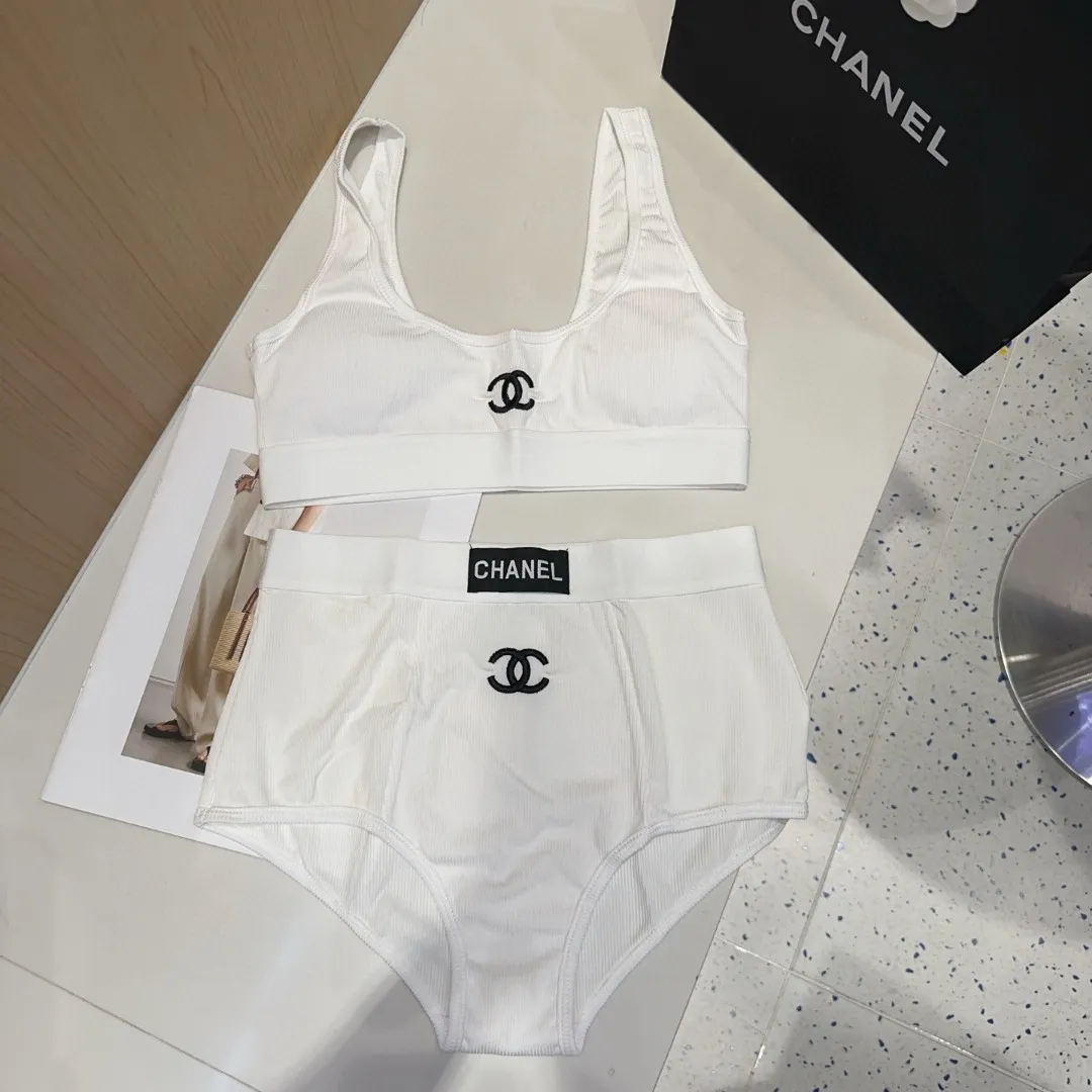 CHANEL 白いスイムウェアセット シンプルデザイン