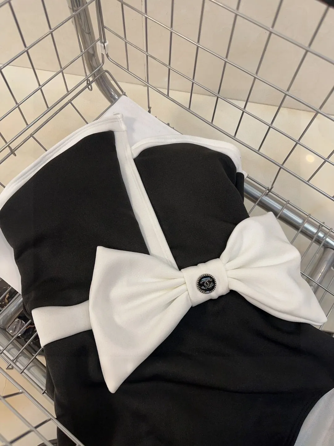 CHANEL新作水着ブラックホワイトワンピース - 画像 (4)