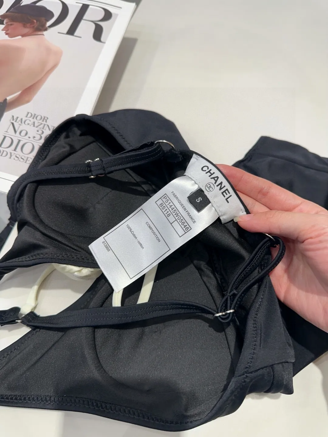 CHANELブラックワンピース水着バラ付き - 画像 (10)