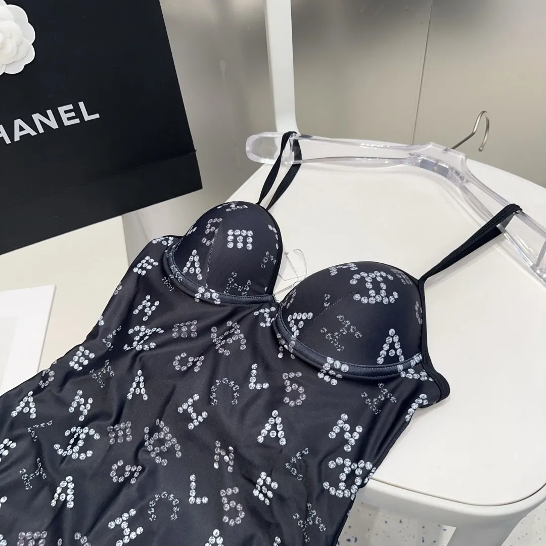 CHANEL ブラック ロゴ柄 ワンピース水着 - 画像 (5)