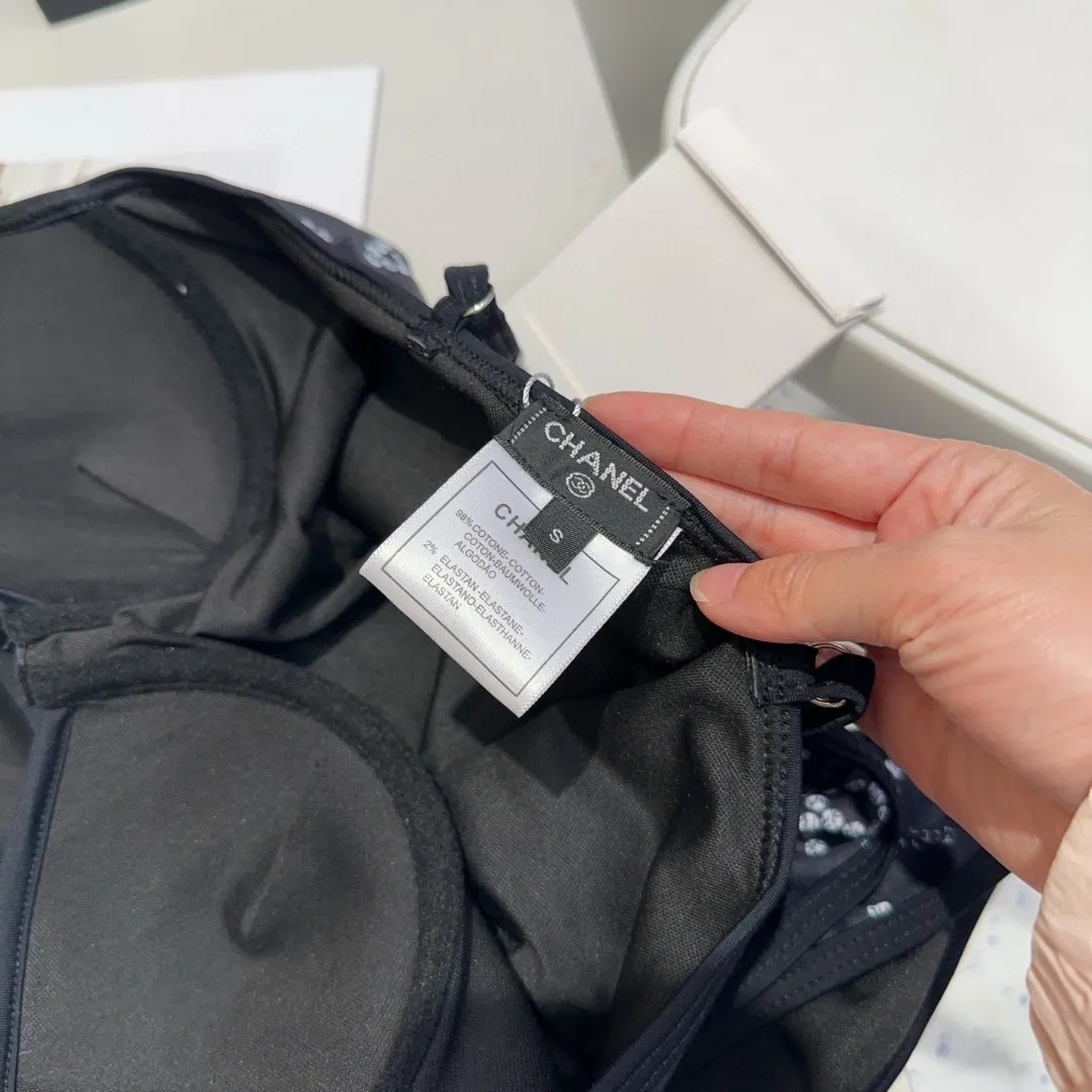CHANEL ブラック ロゴ柄 ワンピース水着 - 画像 (8)