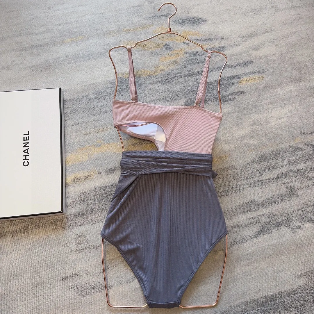 CHANEL ピンクとグレーのワンピース水着 - 画像 (3)