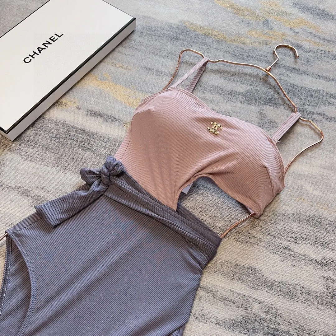 CHANEL ピンクとグレーのワンピース水着 - 画像 (4)