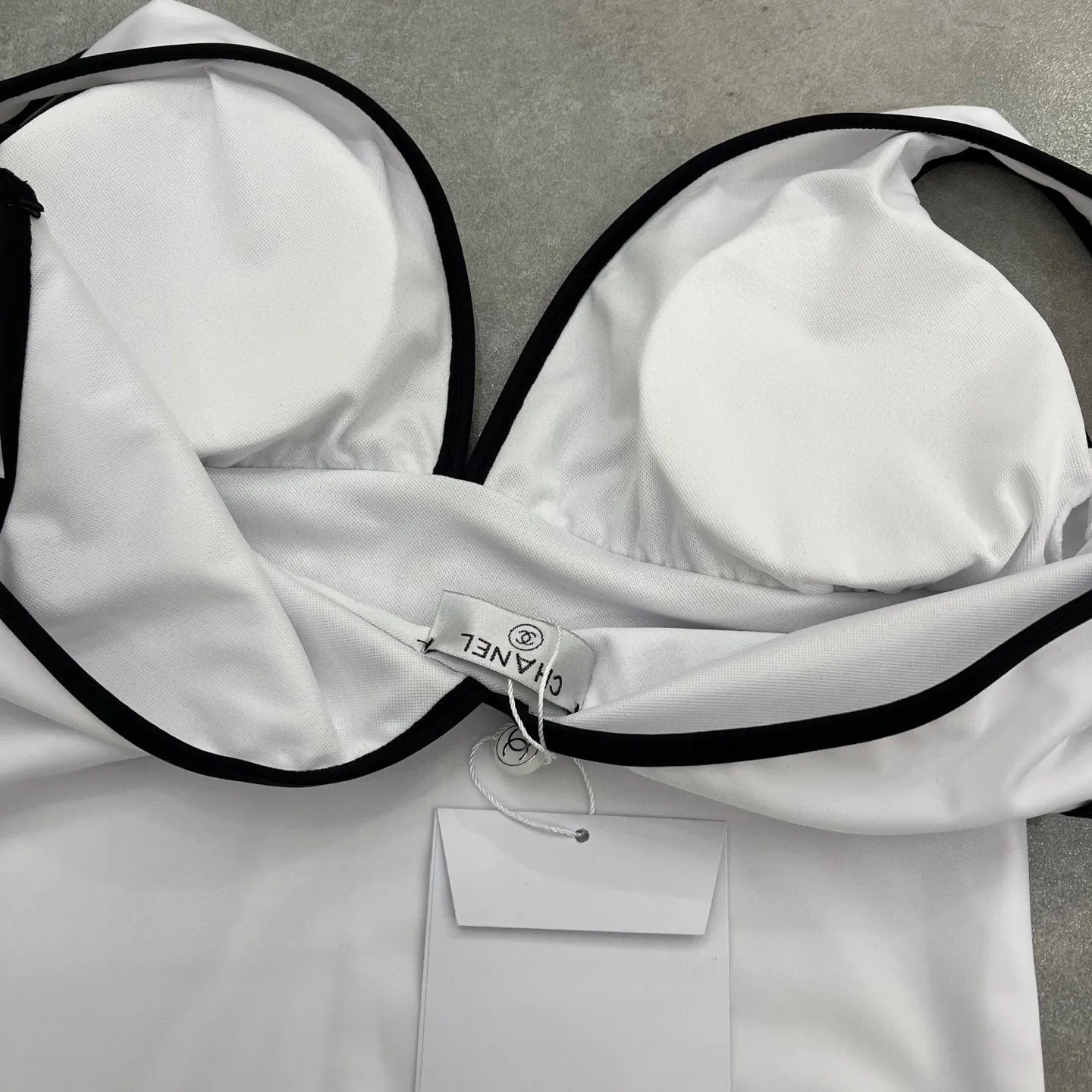 Chanel 25ss ワンピース水着 ホワイト Vネック - 画像 (6)