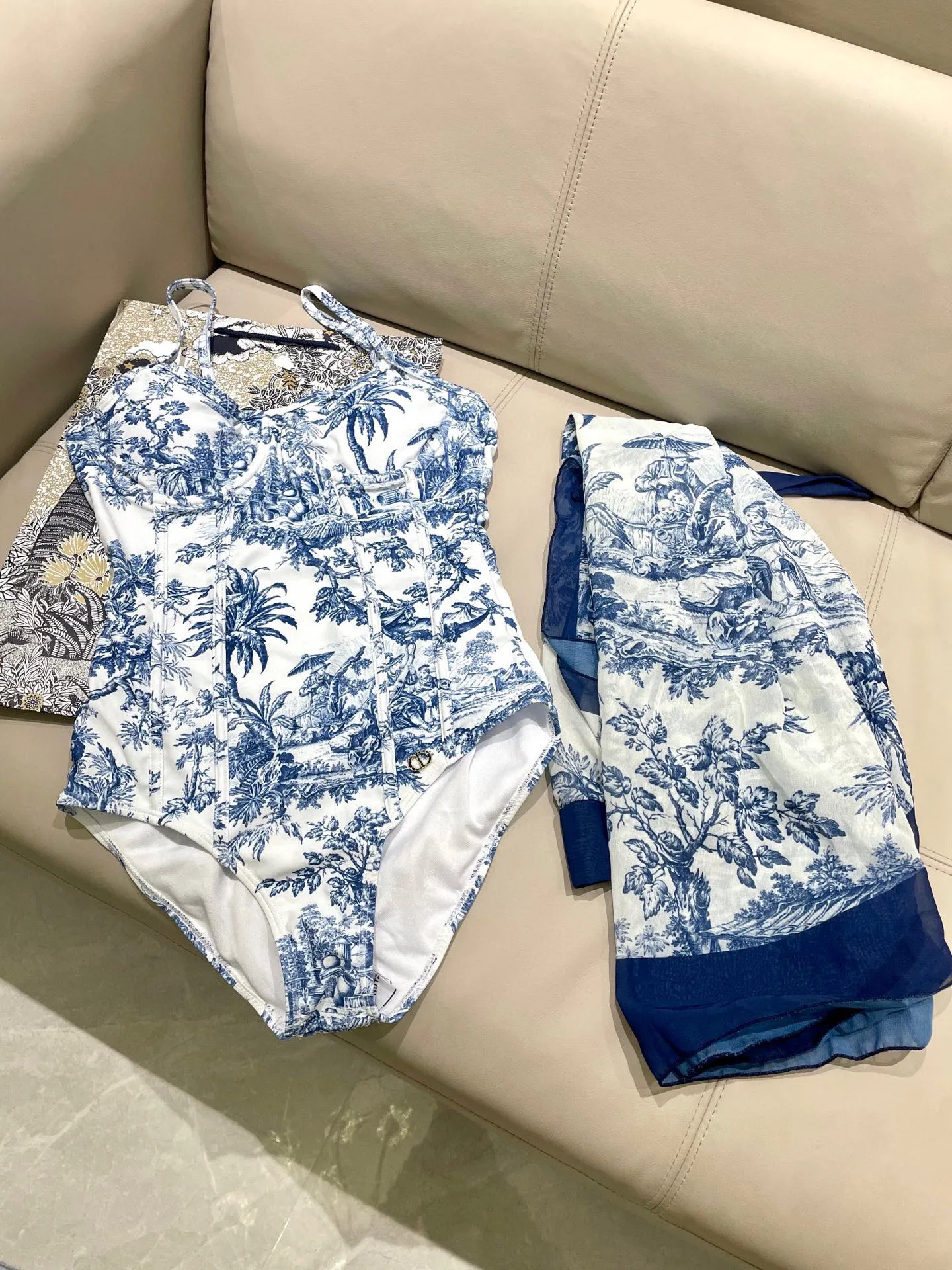 Christian Dior ブルー花柄2ピース水着 - 画像 (14)