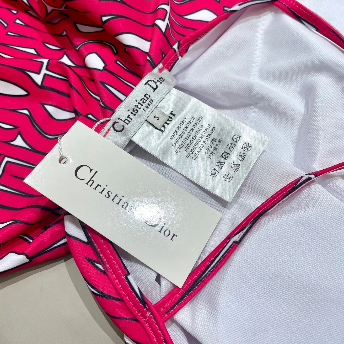 Christian Dior ピンクワンピース水着 新作デザイン - 画像 (12)