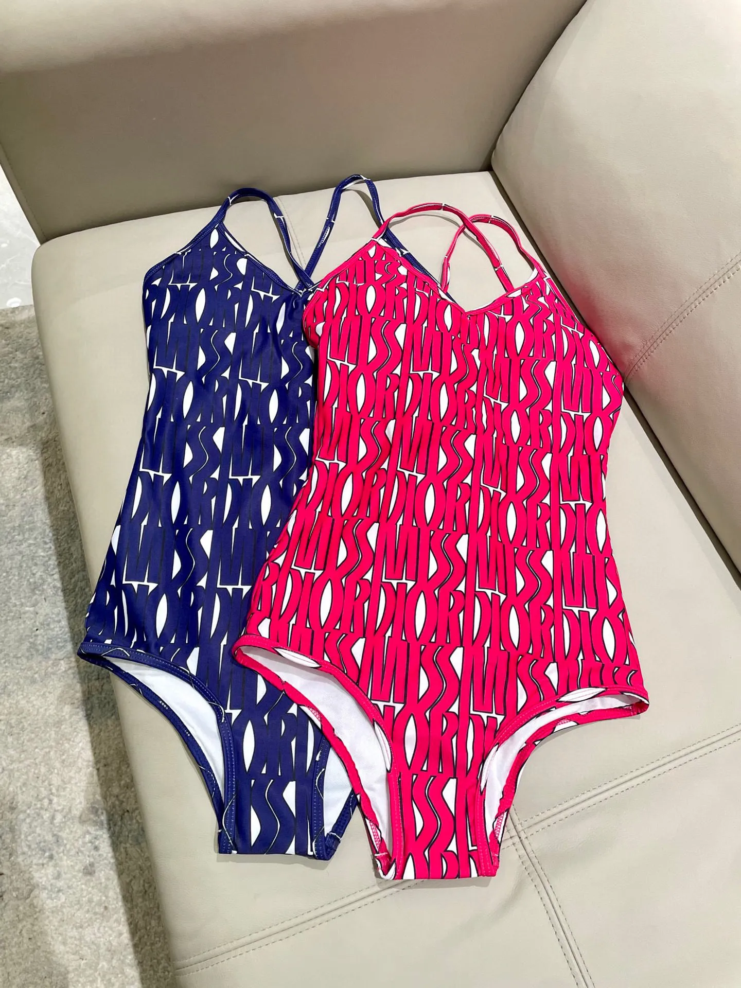 Christian Dior ピンクワンピース水着 新作デザイン - 画像 (13)