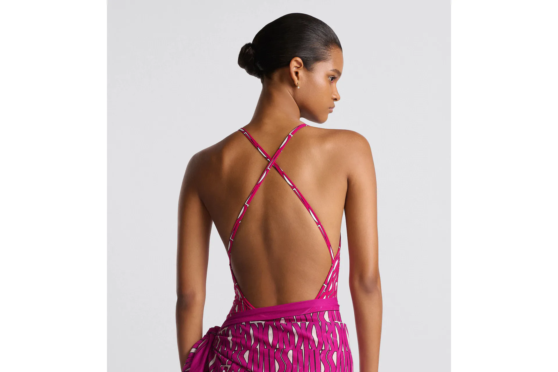 Christian Dior ピンクワンピース水着 新作デザイン - 画像 (4)